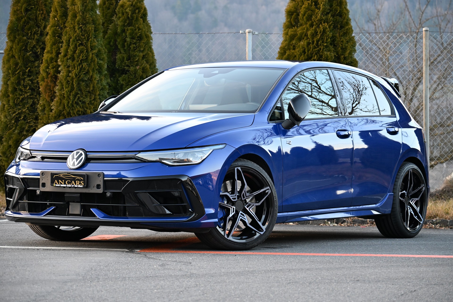 VW Golf 2.0 TSI R DSG 4 Motion mit AKRAPOVIC AUSPUFFANLAGE sowie div mehr-image-2
