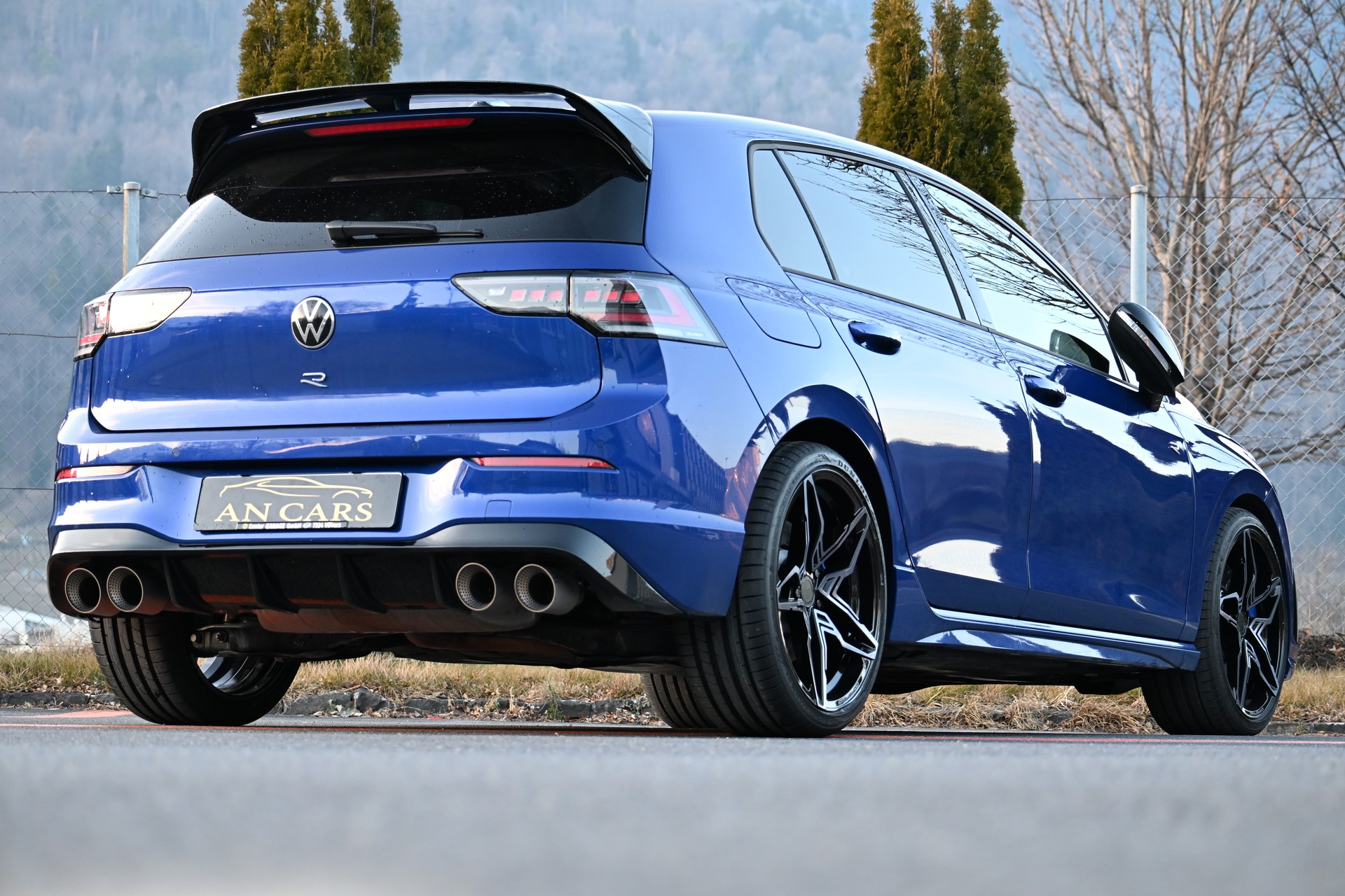VW Golf 2.0 TSI R DSG 4 Motion mit AKRAPOVIC AUSPUFFANLAGE sowie div mehr-image-7