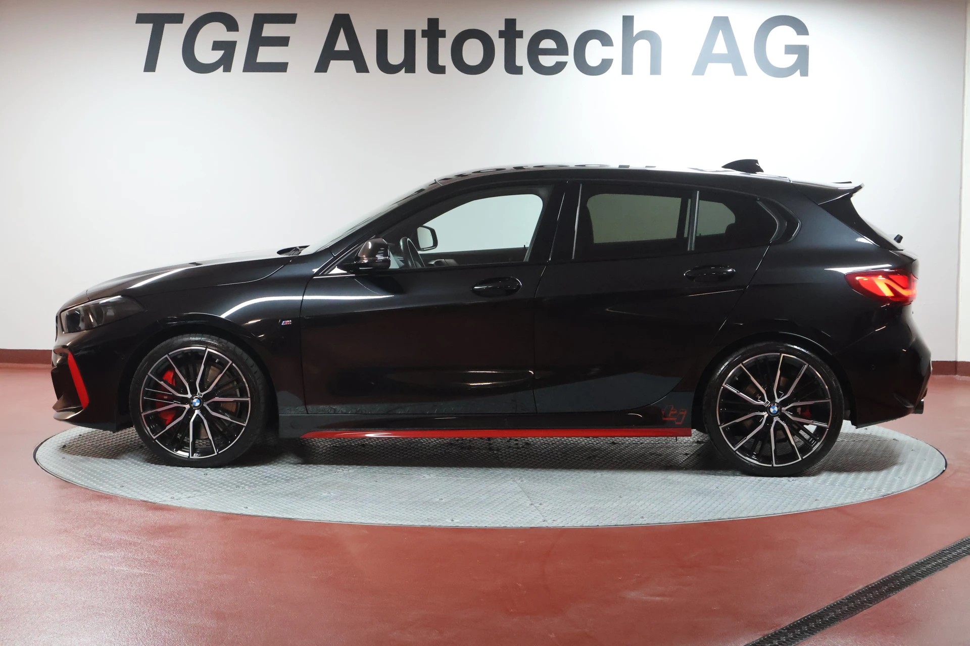 BMW 128ti Steptronic-showroom-element-3
