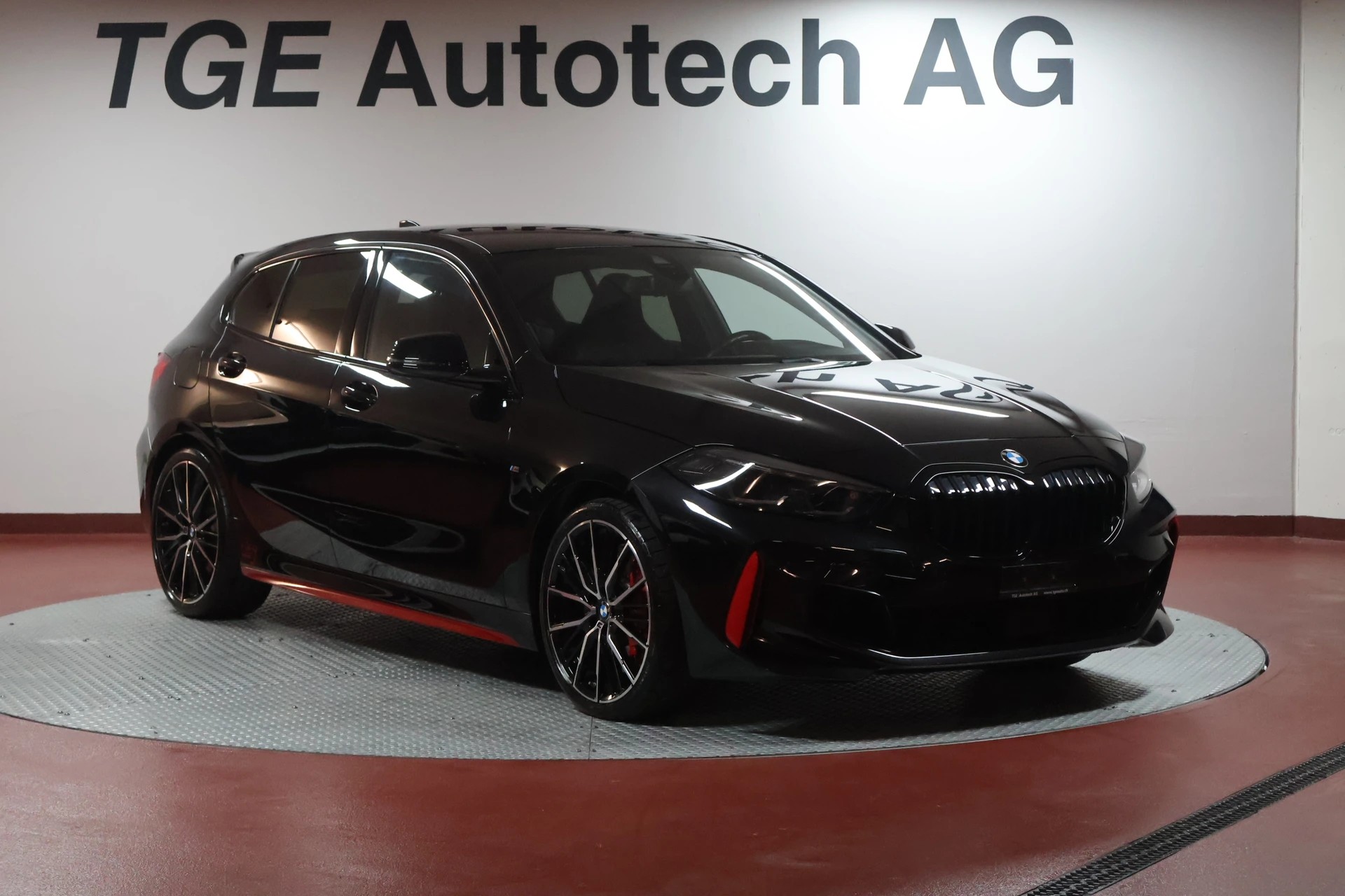 BMW 128ti Steptronic-showroom-element-2