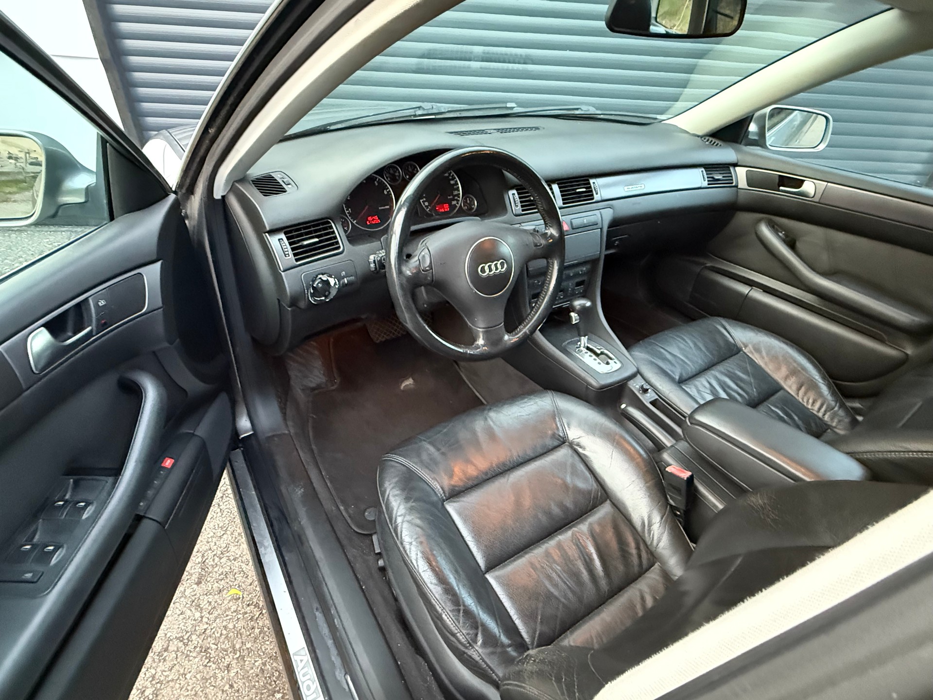 AUDI A6 Avant 3.0 quattro-image-8