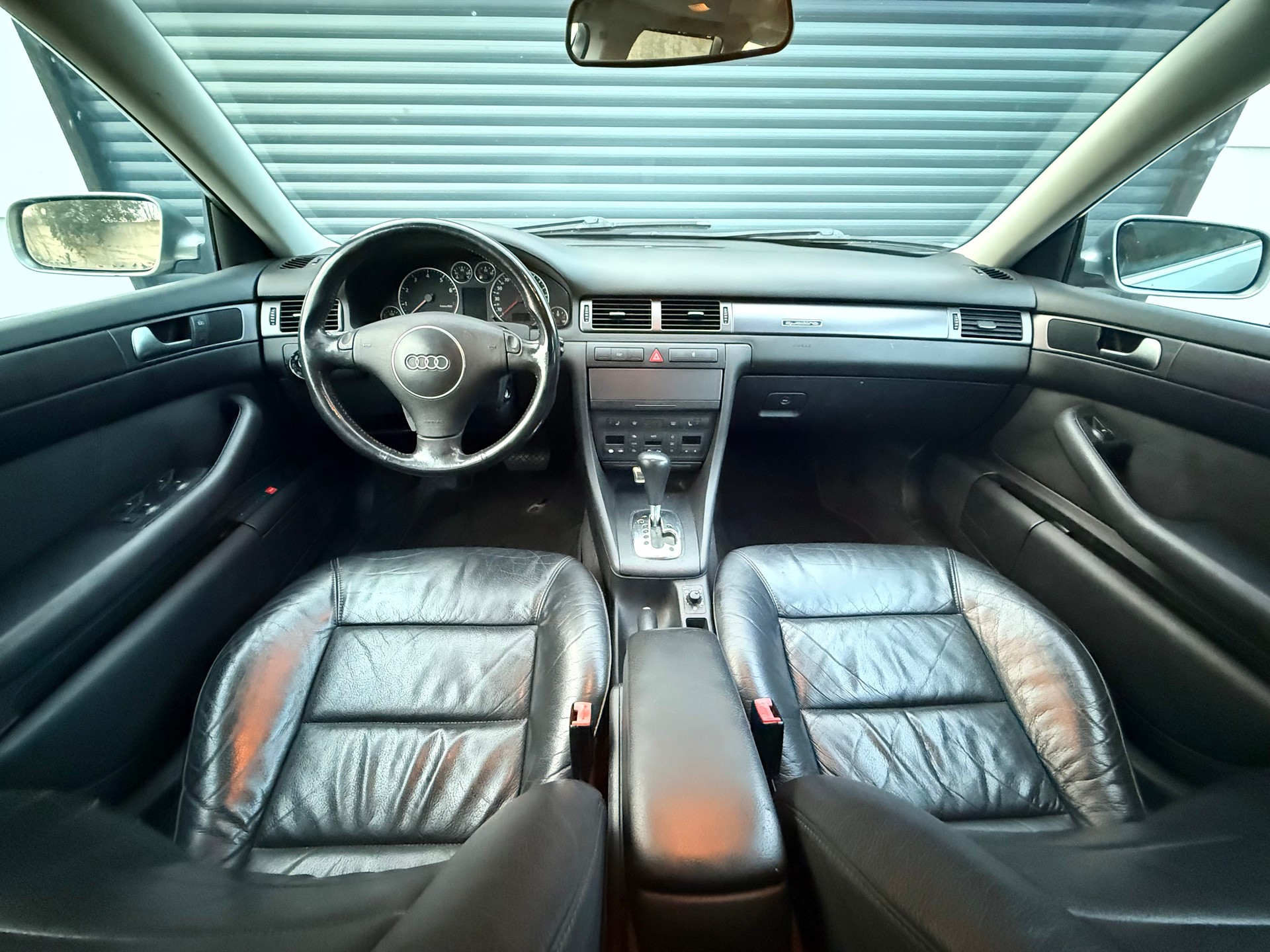 AUDI A6 Avant 3.0 quattro-image-9