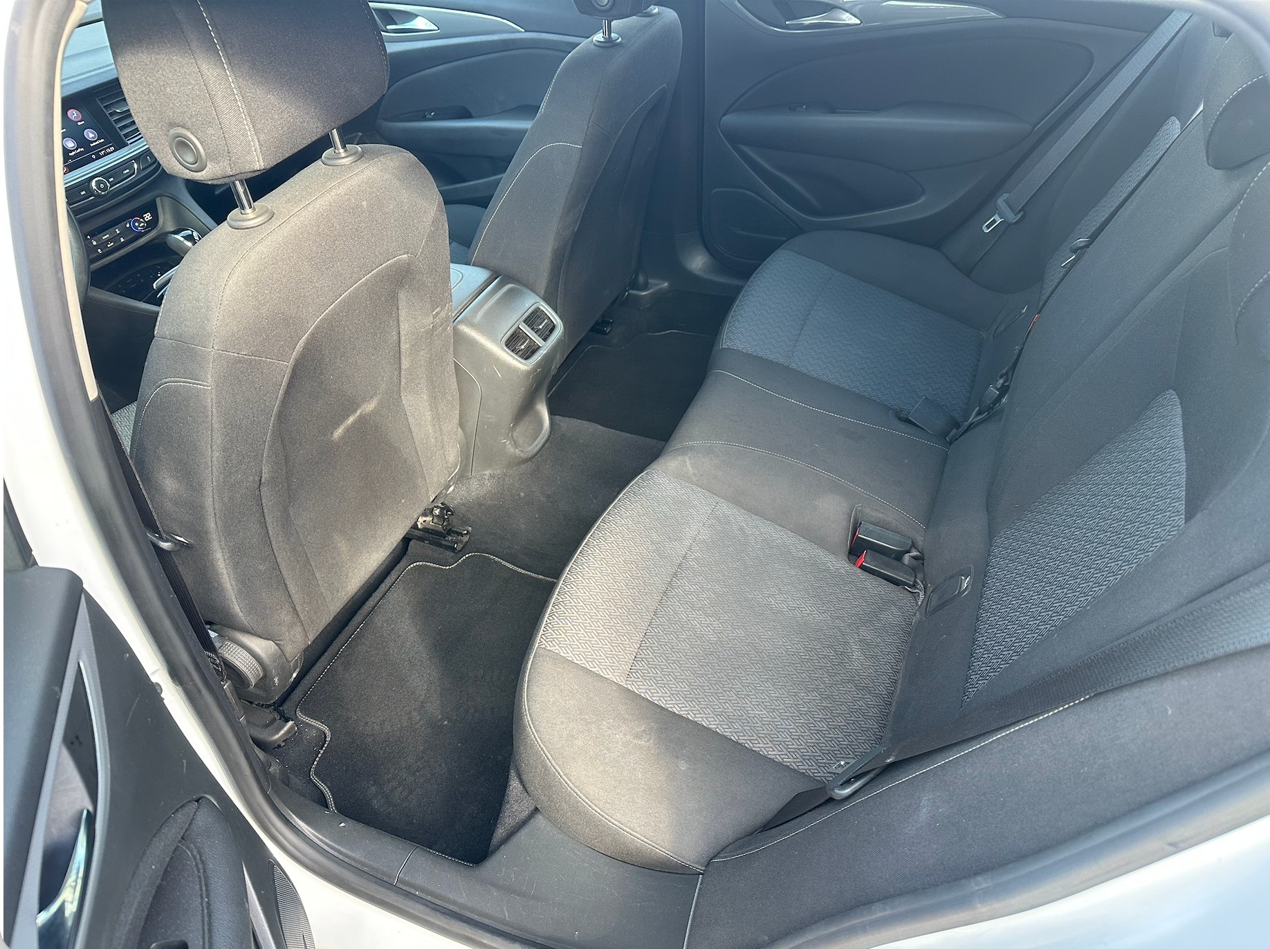 OPEL Insignia 1.6 CDTI Sports Tourer Edition Automatic-image-15