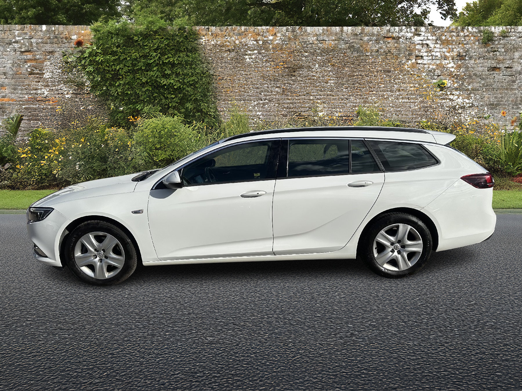 OPEL Insignia 1.6 CDTI Sports Tourer Edition Automatic-image-1