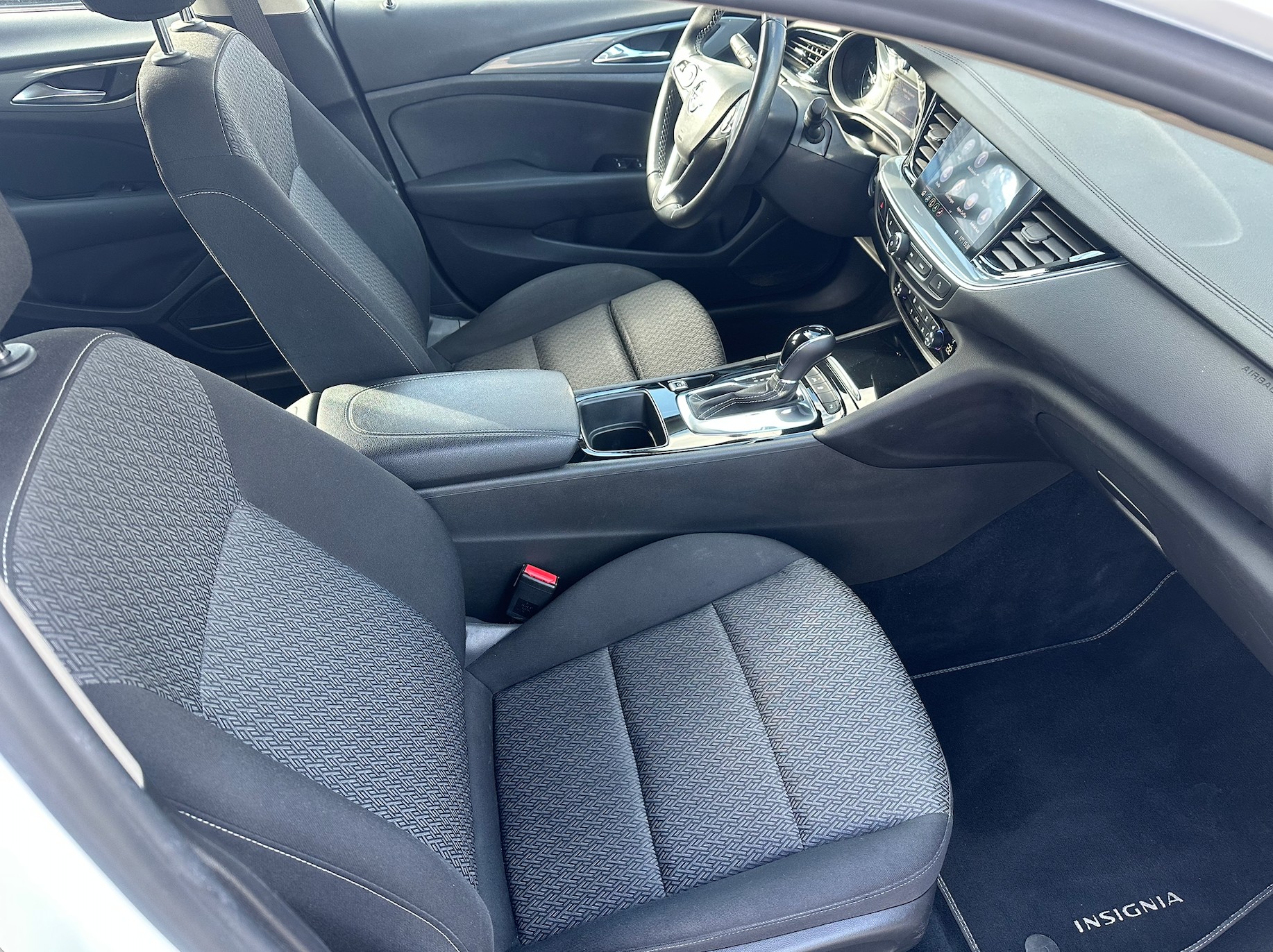 OPEL Insignia 1.6 CDTI Sports Tourer Edition Automatic-image-12