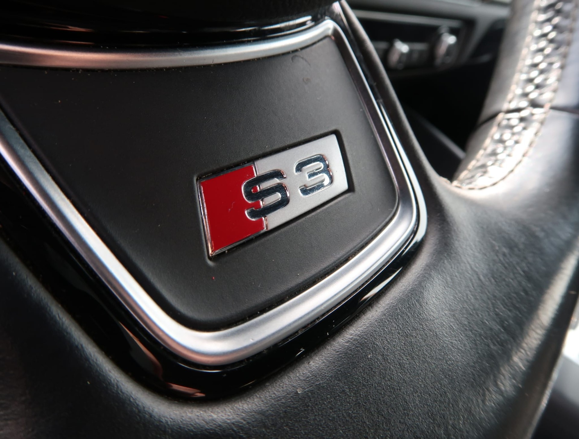 AUDI S3 Sportback 2.0 TFSI quattro S-Tronic-image-23