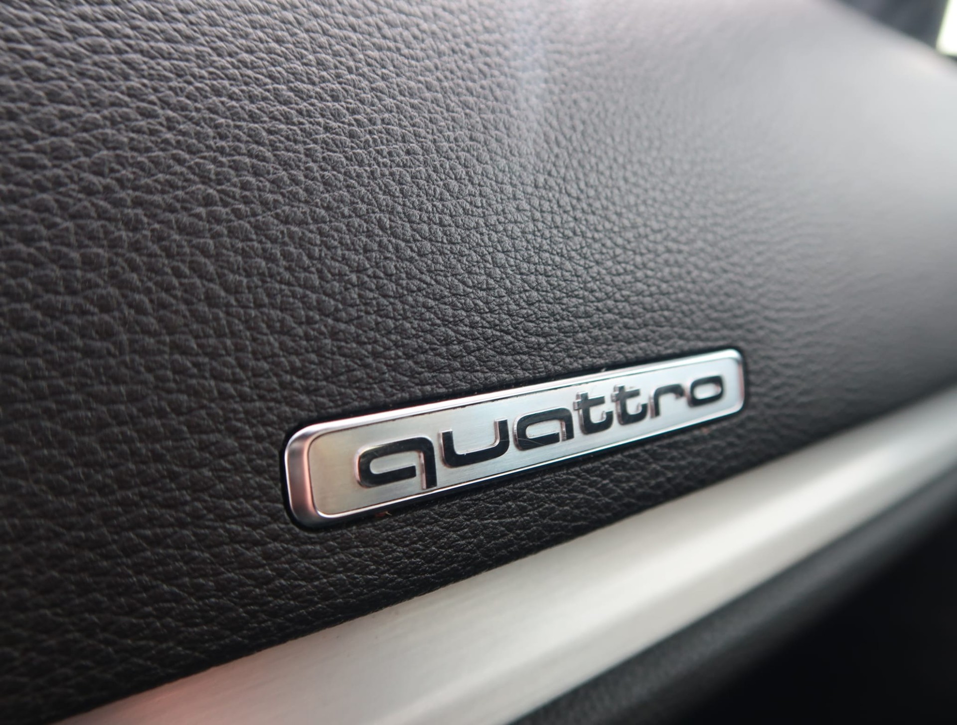 AUDI S3 Sportback 2.0 TFSI quattro S-Tronic-image-24