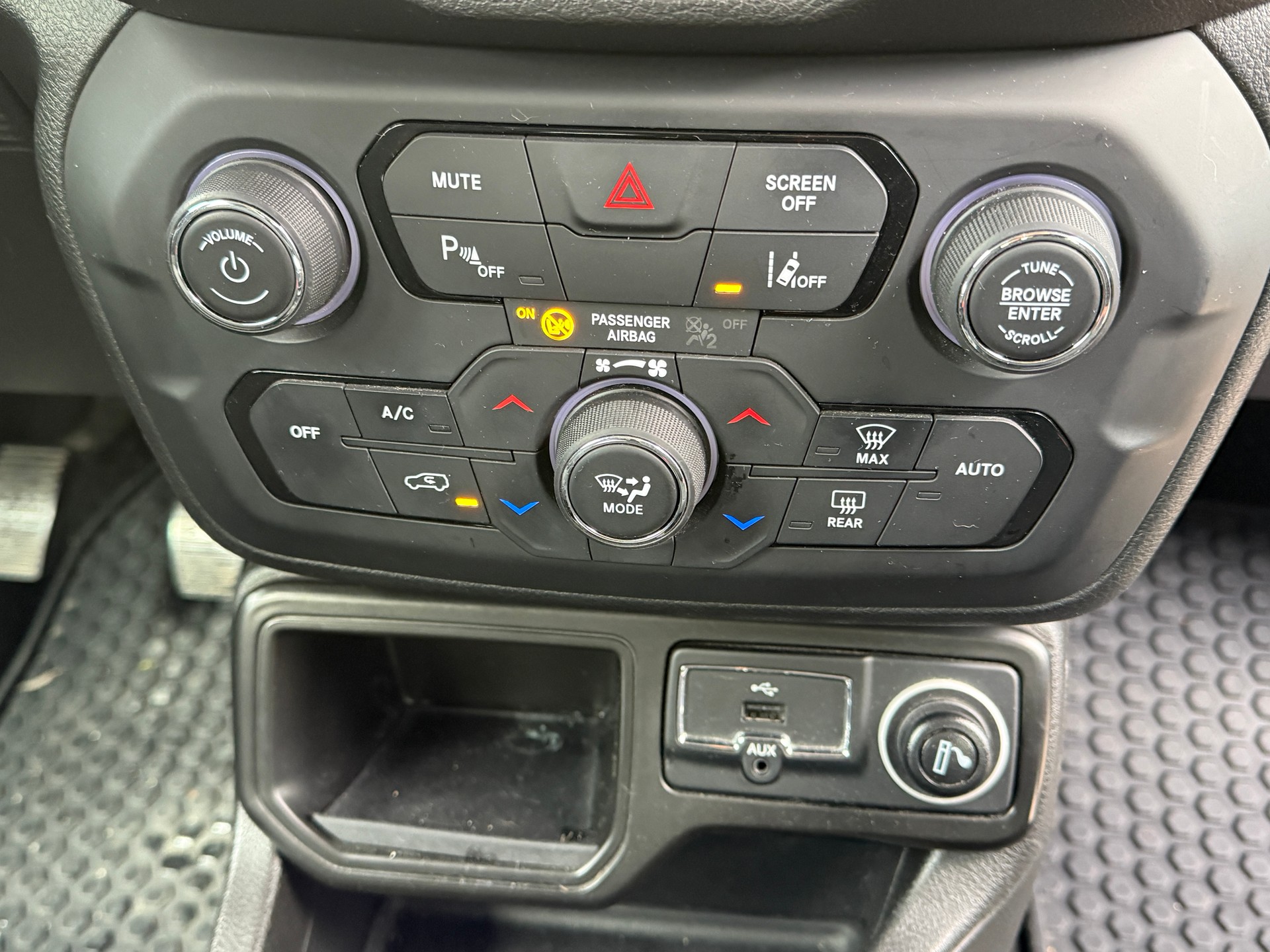 JEEP Renegade 1.0 Turbo Night Eagle - Expertisée, AB MFK : 23.12.2025 - Grand Service fait à 72’786 km - Garantie 12 mois-image-14