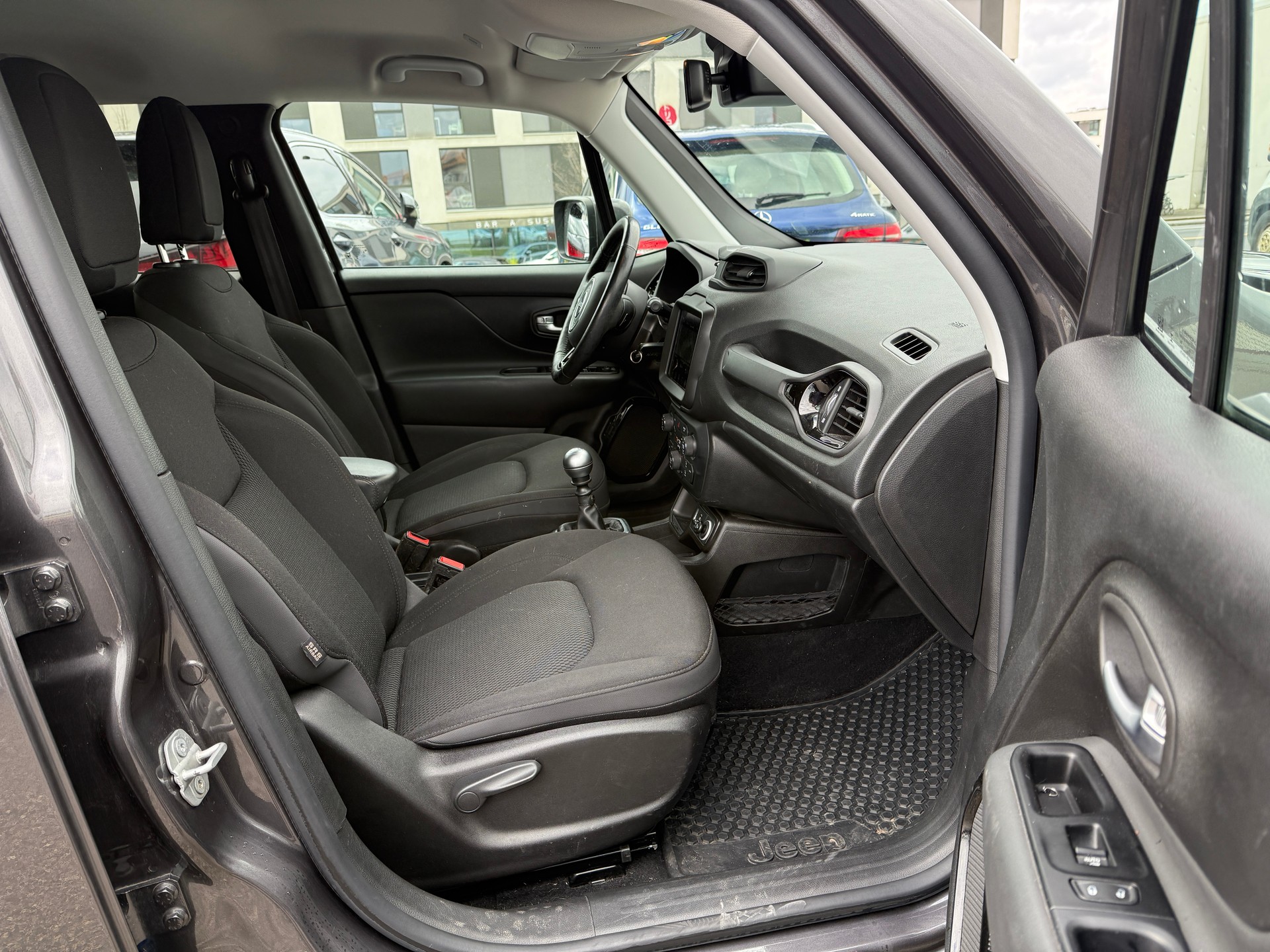 JEEP Renegade 1.0 Turbo Night Eagle - Expertisée, AB MFK : 23.12.2025 - Grand Service fait à 72’786 km - Garantie 12 mois-image-10