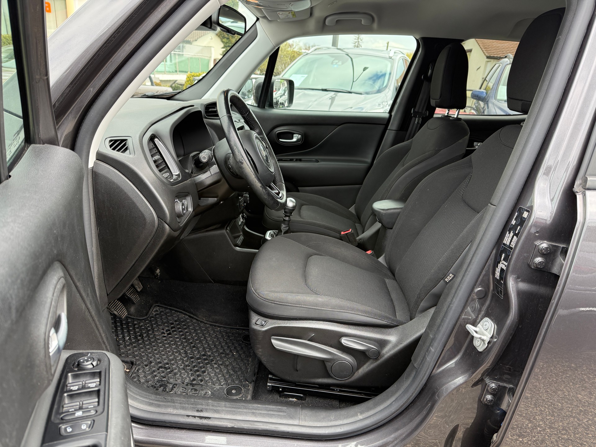 JEEP Renegade 1.0 Turbo Night Eagle - Expertisée, AB MFK : 23.12.2025 - Grand Service fait à 72’786 km - Garantie 12 mois-image-17