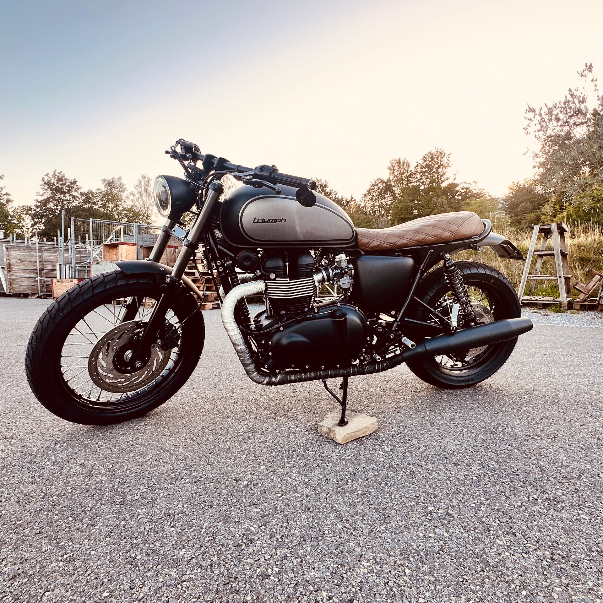 TRIUMPH Bonneville 900 i T 100-image-9