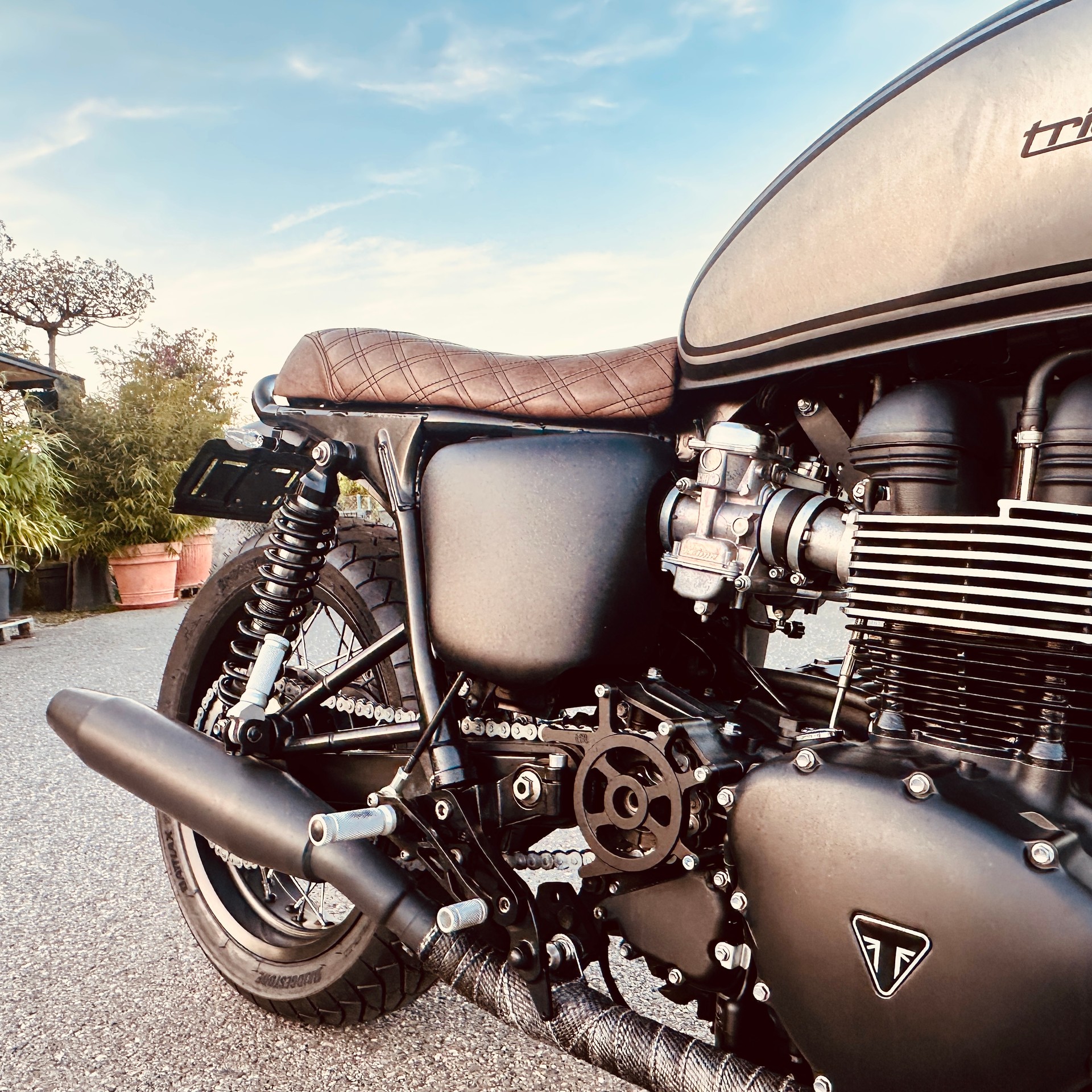 TRIUMPH Bonneville 900 i T 100-image-2