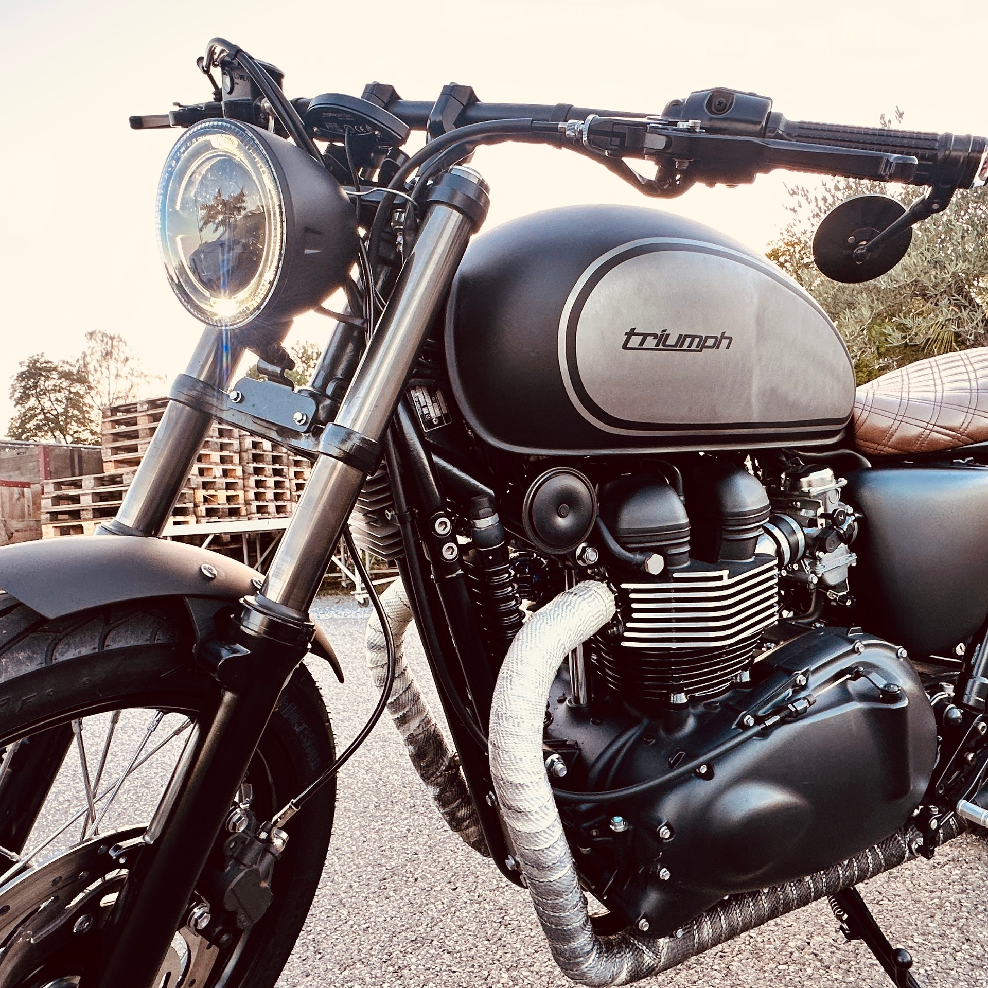 TRIUMPH Bonneville 900 i T 100-image-3