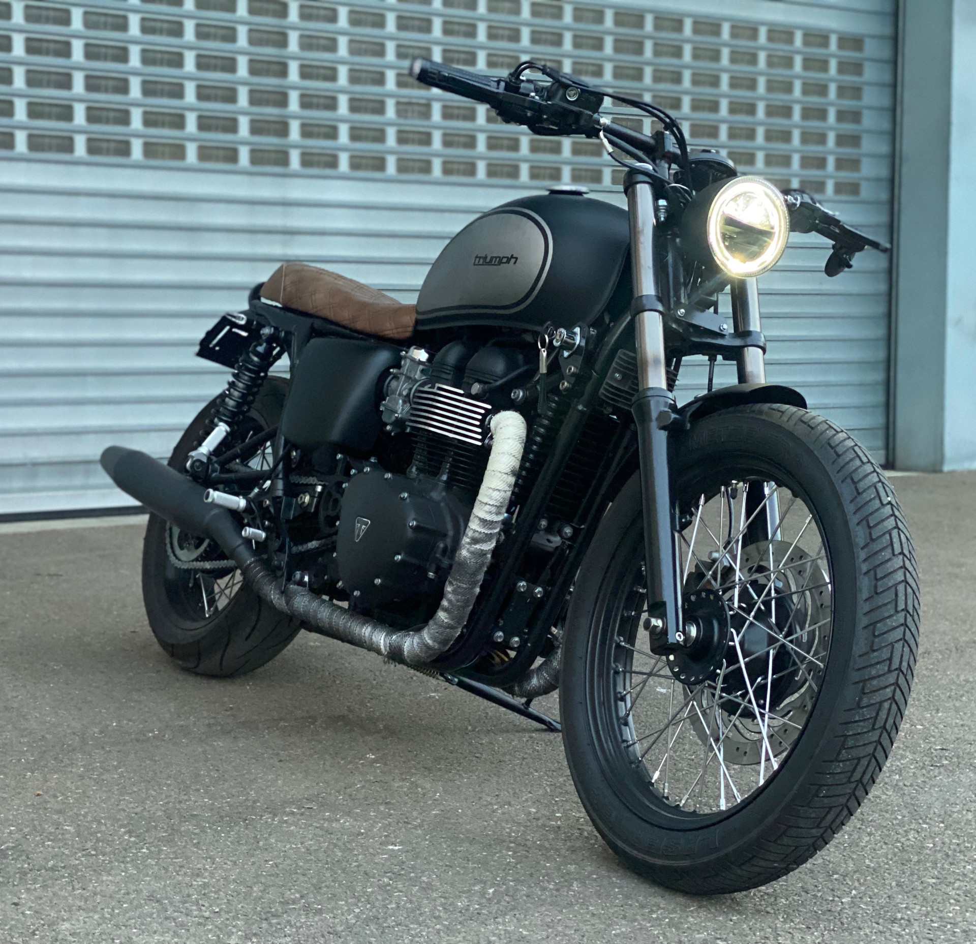 TRIUMPH Bonneville 900 i T 100-image-2
