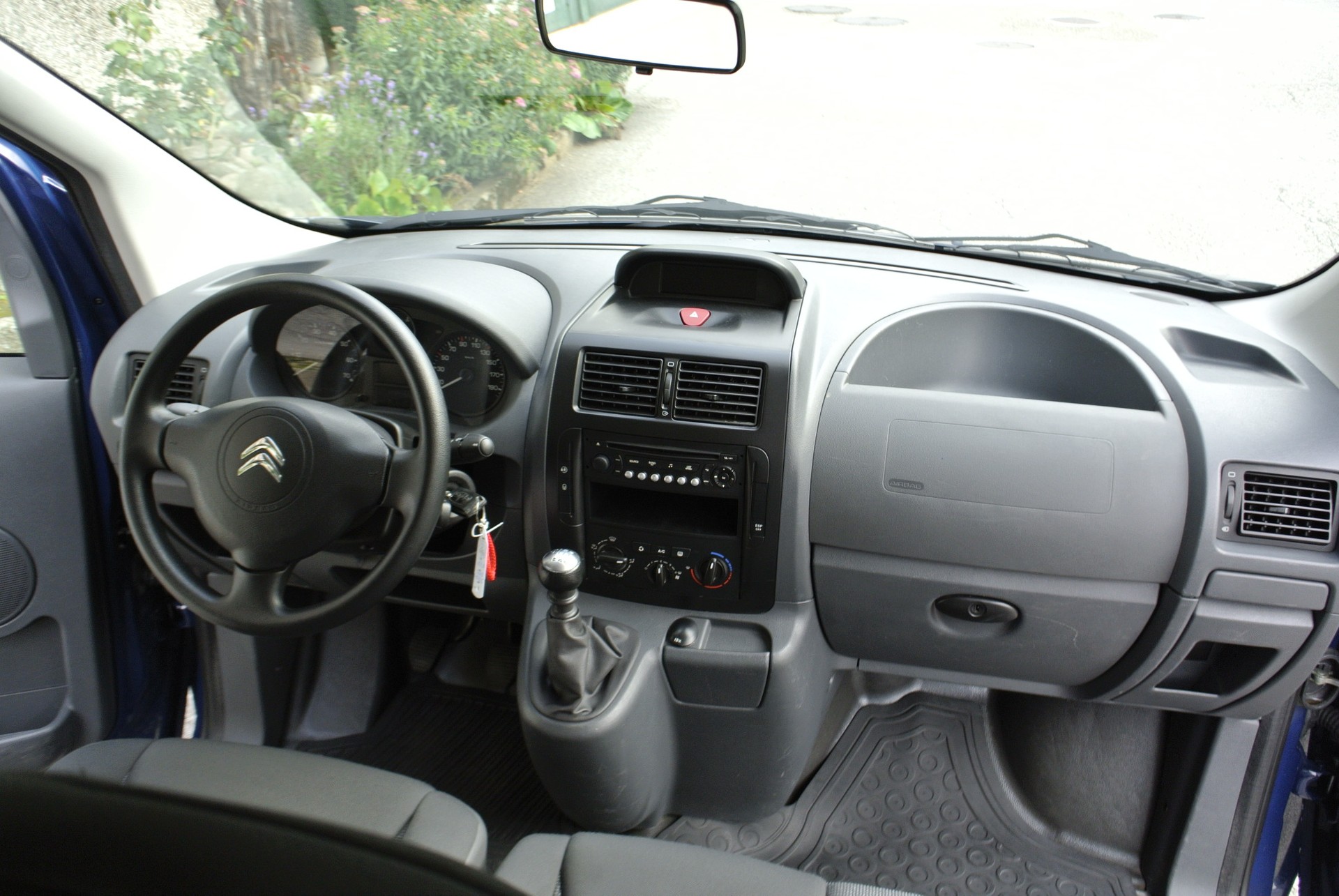 CITROEN Jumpy 2.0 HDi L2H1 Attraction-image-22