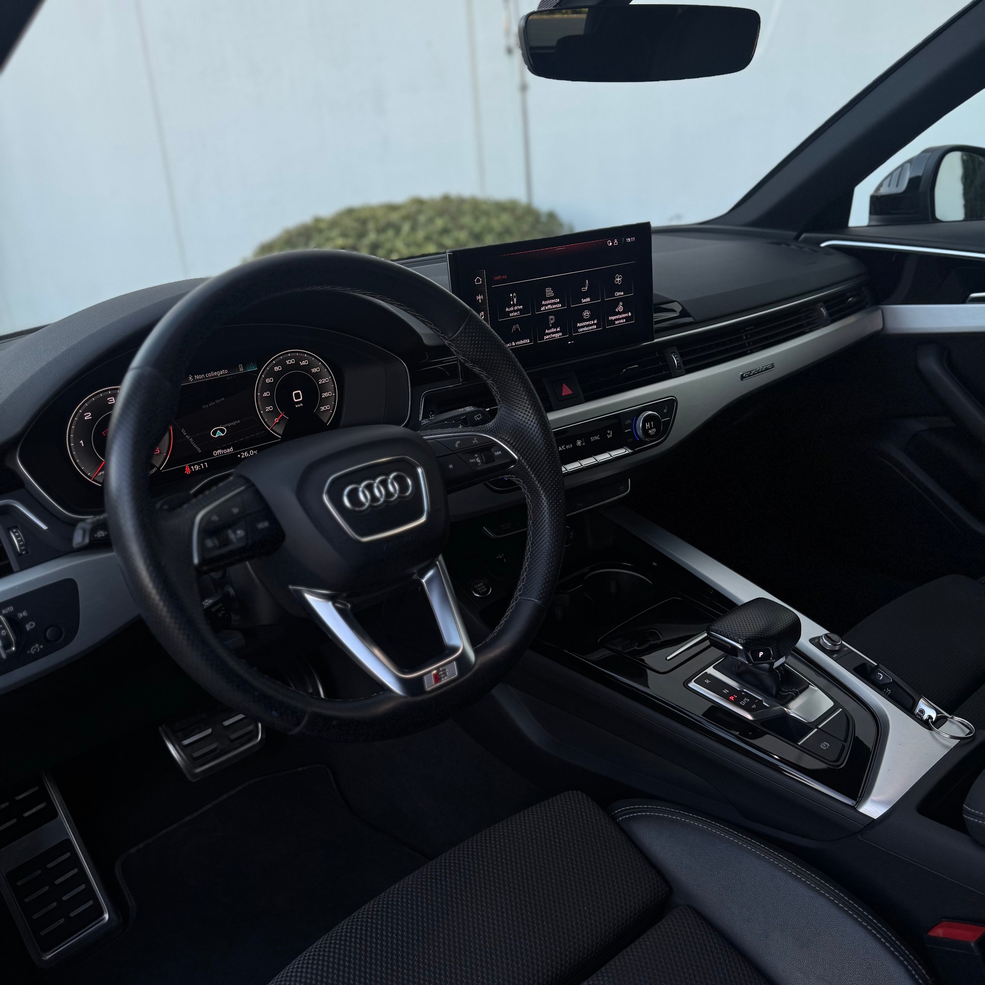 AUDI A4 Avant 40 TDI S line quattro S-tronic-image-6