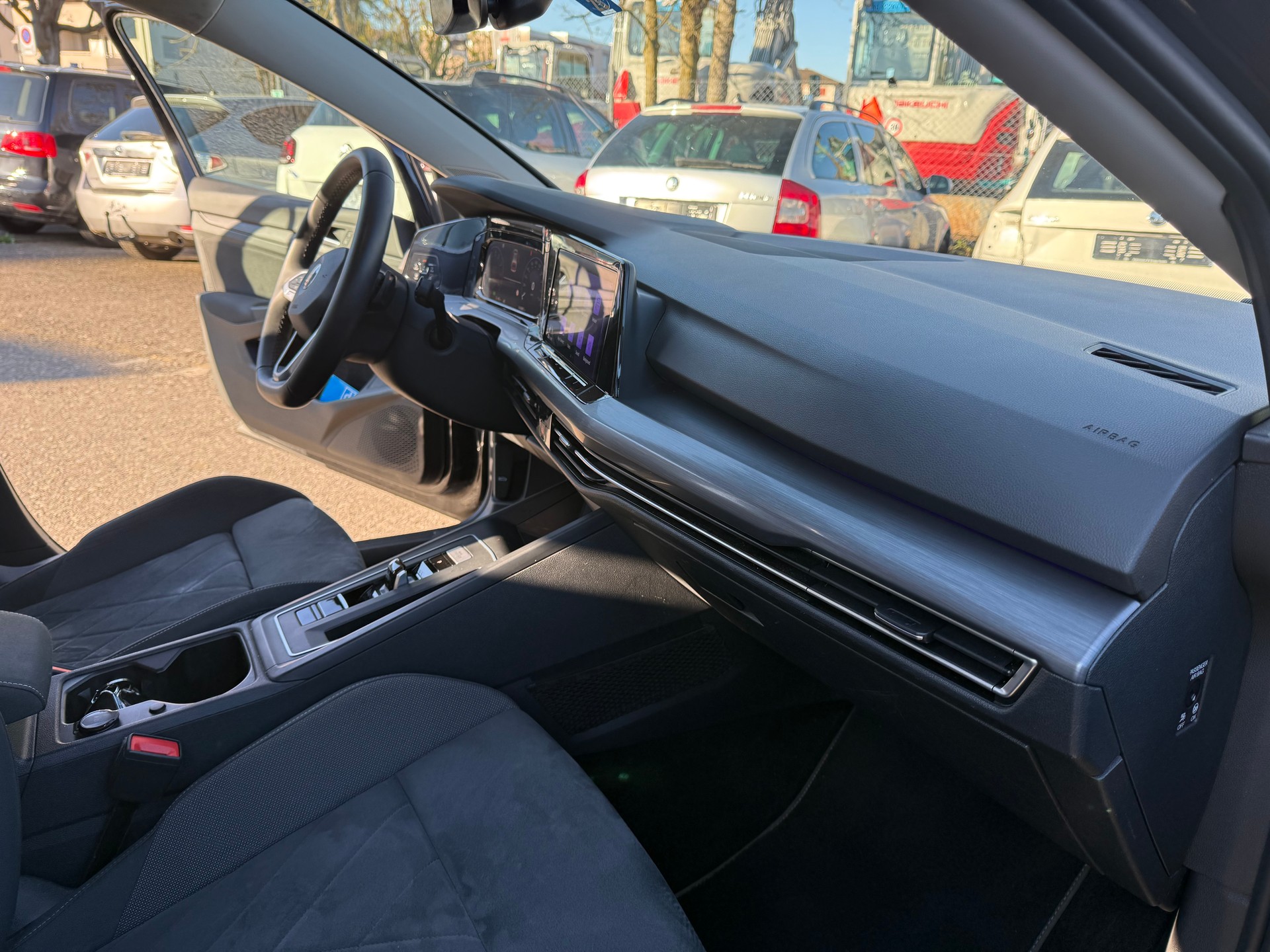 VW Golf 1.5 eTSI mHEV ACT First Edition DSG-image-7