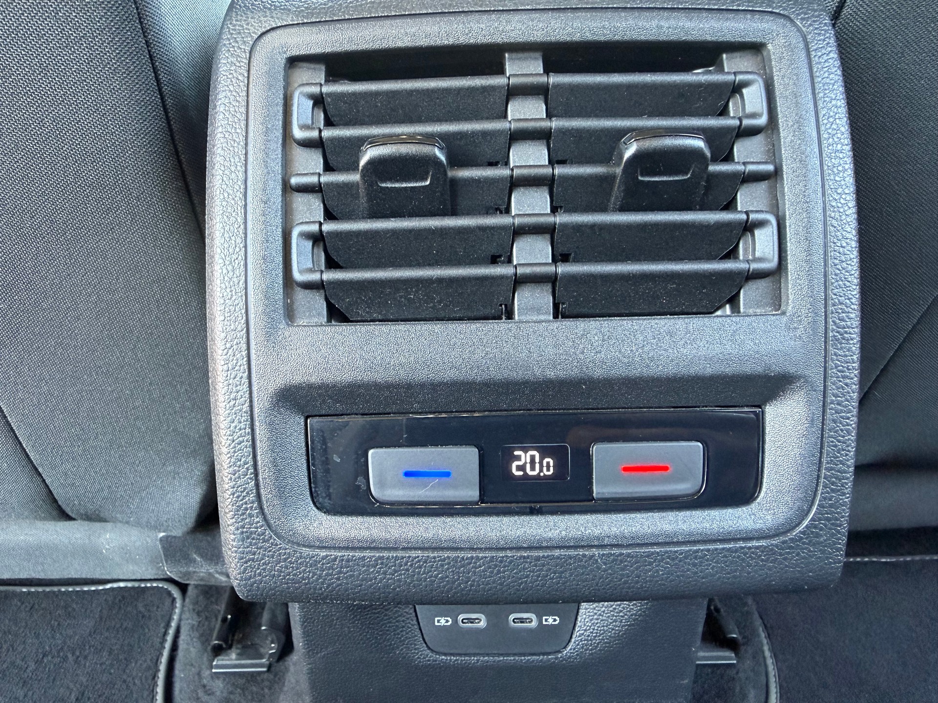 VW Golf 1.5 eTSI mHEV ACT First Edition DSG-image-12