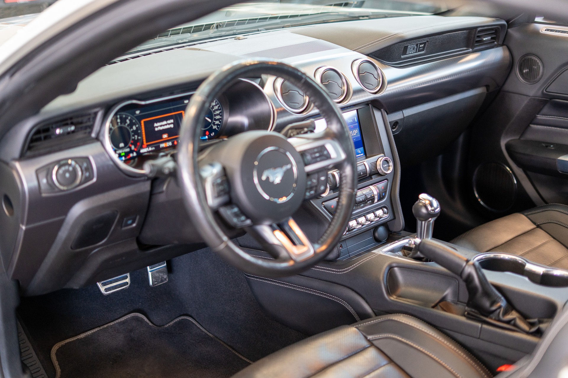 FORD Mustang Coupé 5.0 V8 Mach 1 / Leder / Navi / Rückfahrkamera /-image-12
