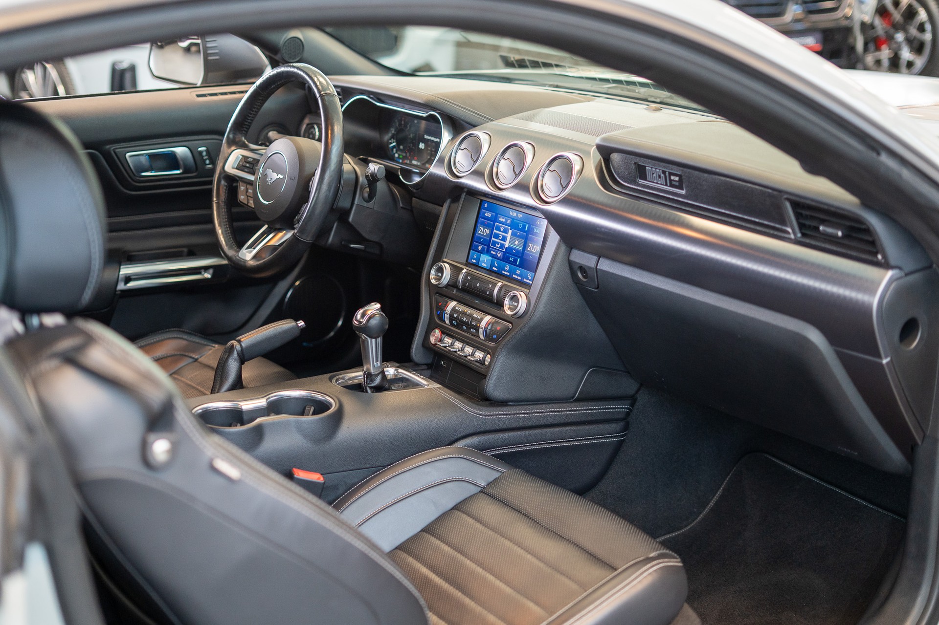 FORD Mustang Coupé 5.0 V8 Mach 1 / Leder / Navi / Rückfahrkamera /-image-17