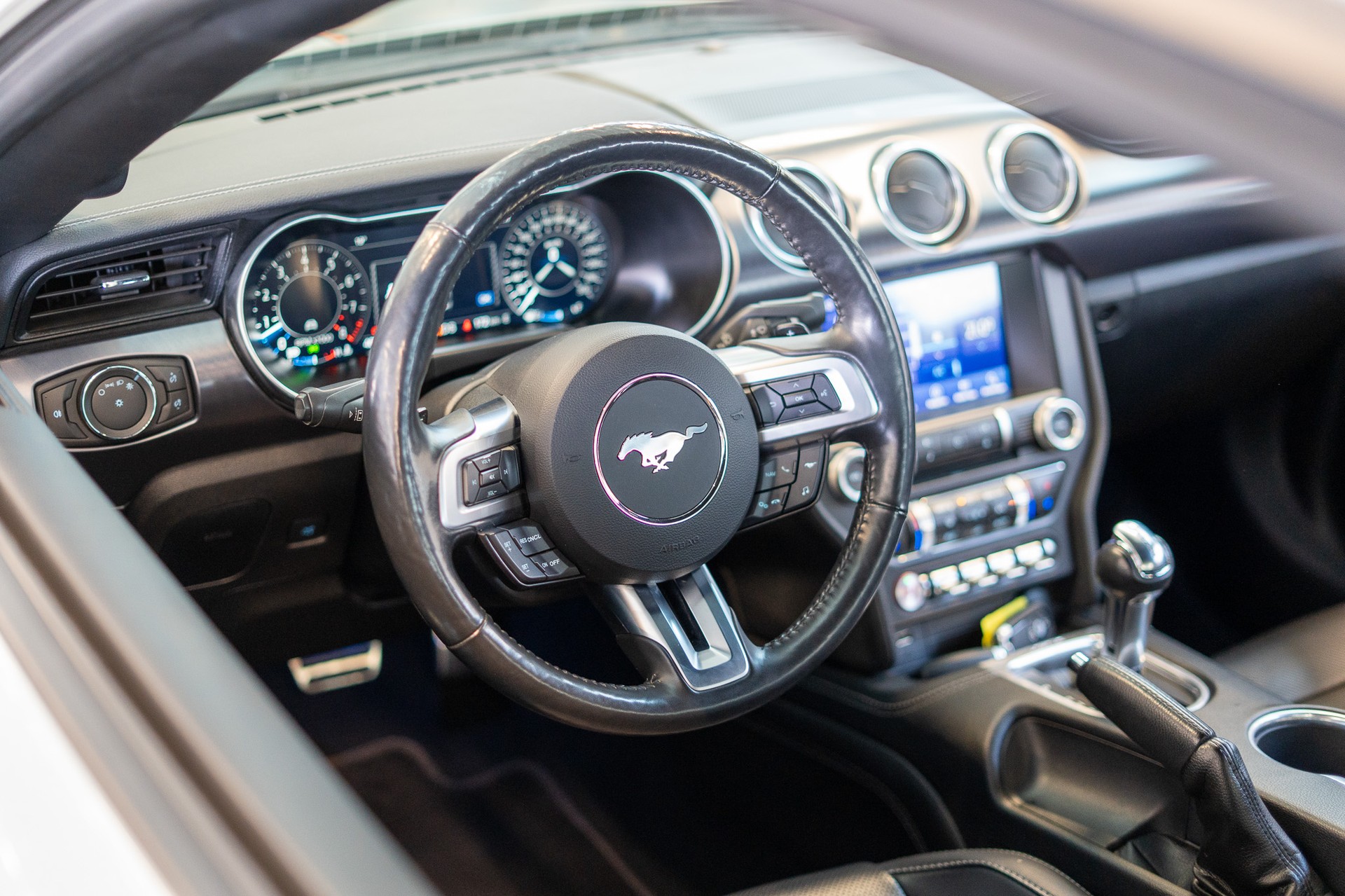 FORD Mustang Coupé 5.0 V8 Mach 1 / Leder / Navi / Rückfahrkamera /-image-11