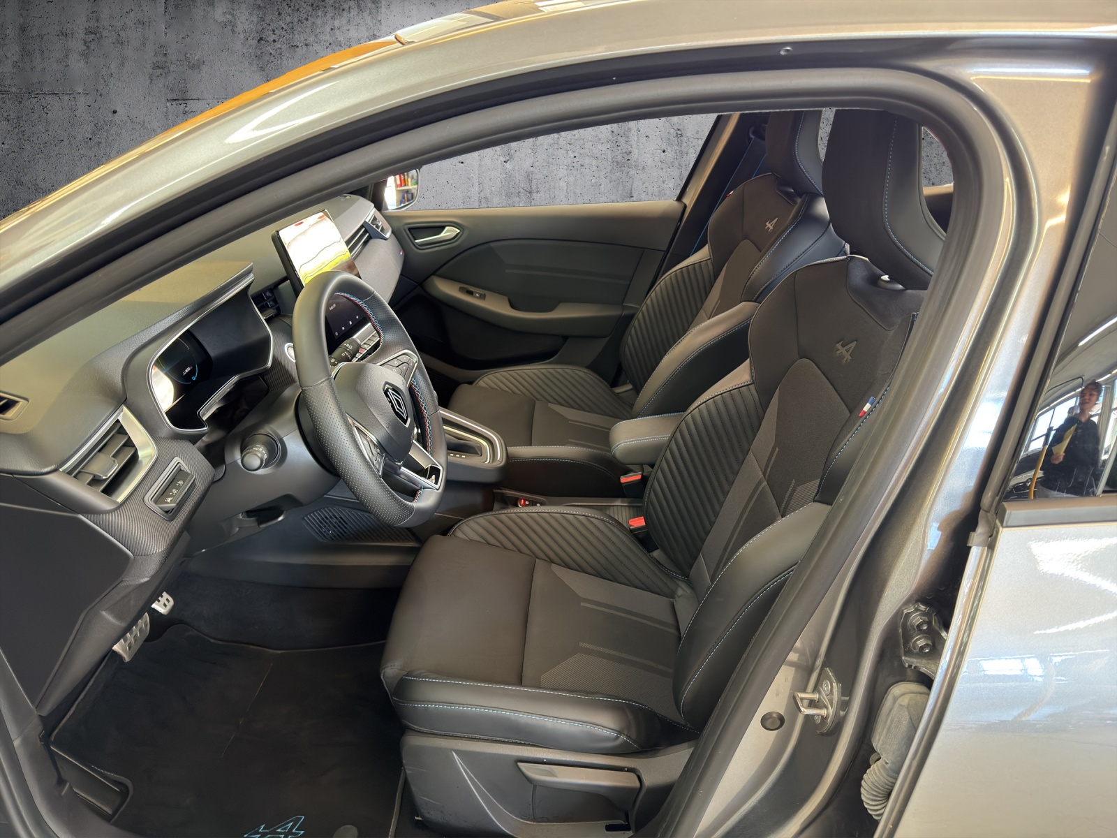 RENAULT Clio 1.6 E-Tech Esprit Alpine-image-18