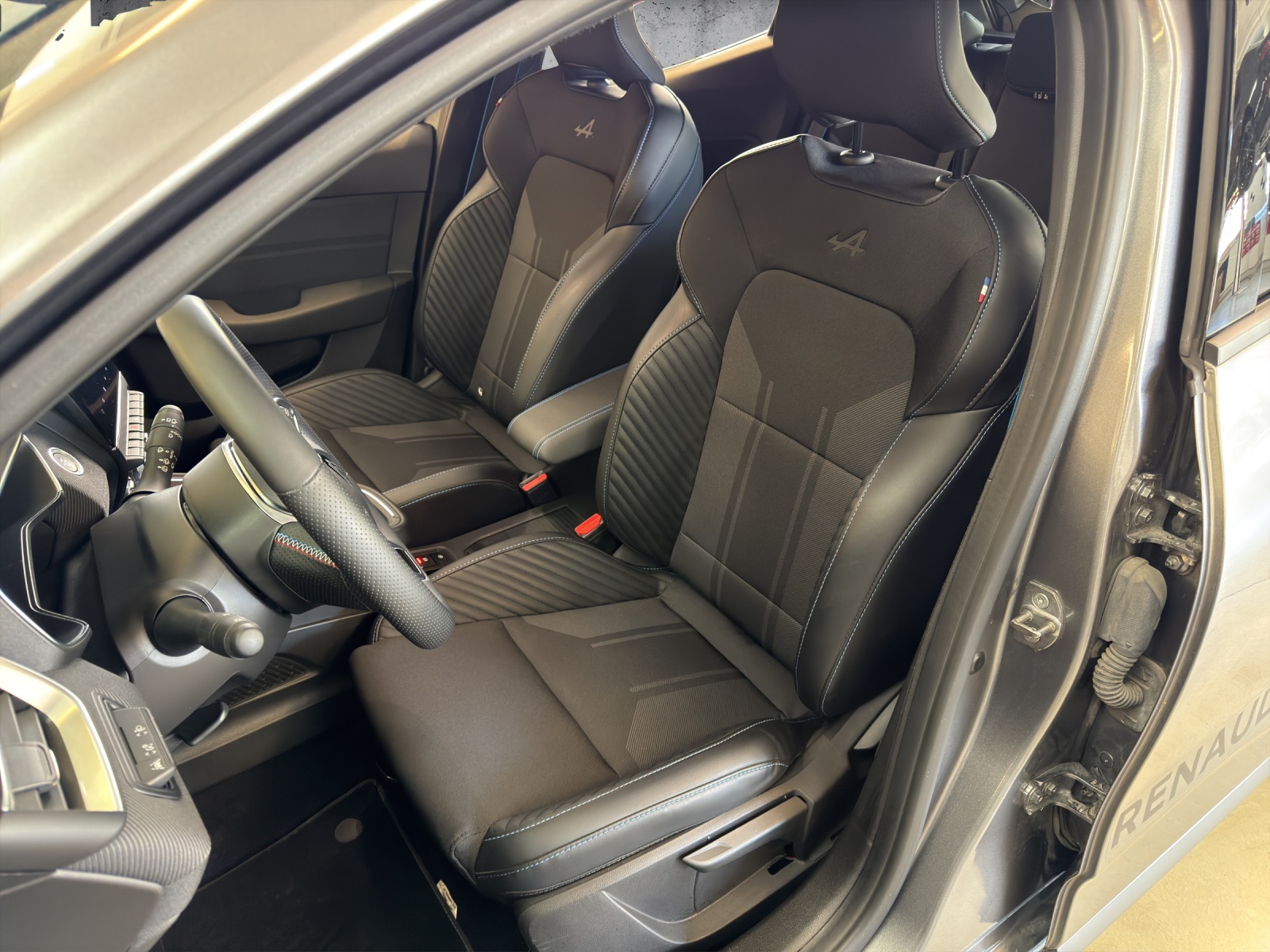 RENAULT Clio 1.6 E-Tech Esprit Alpine-image-24