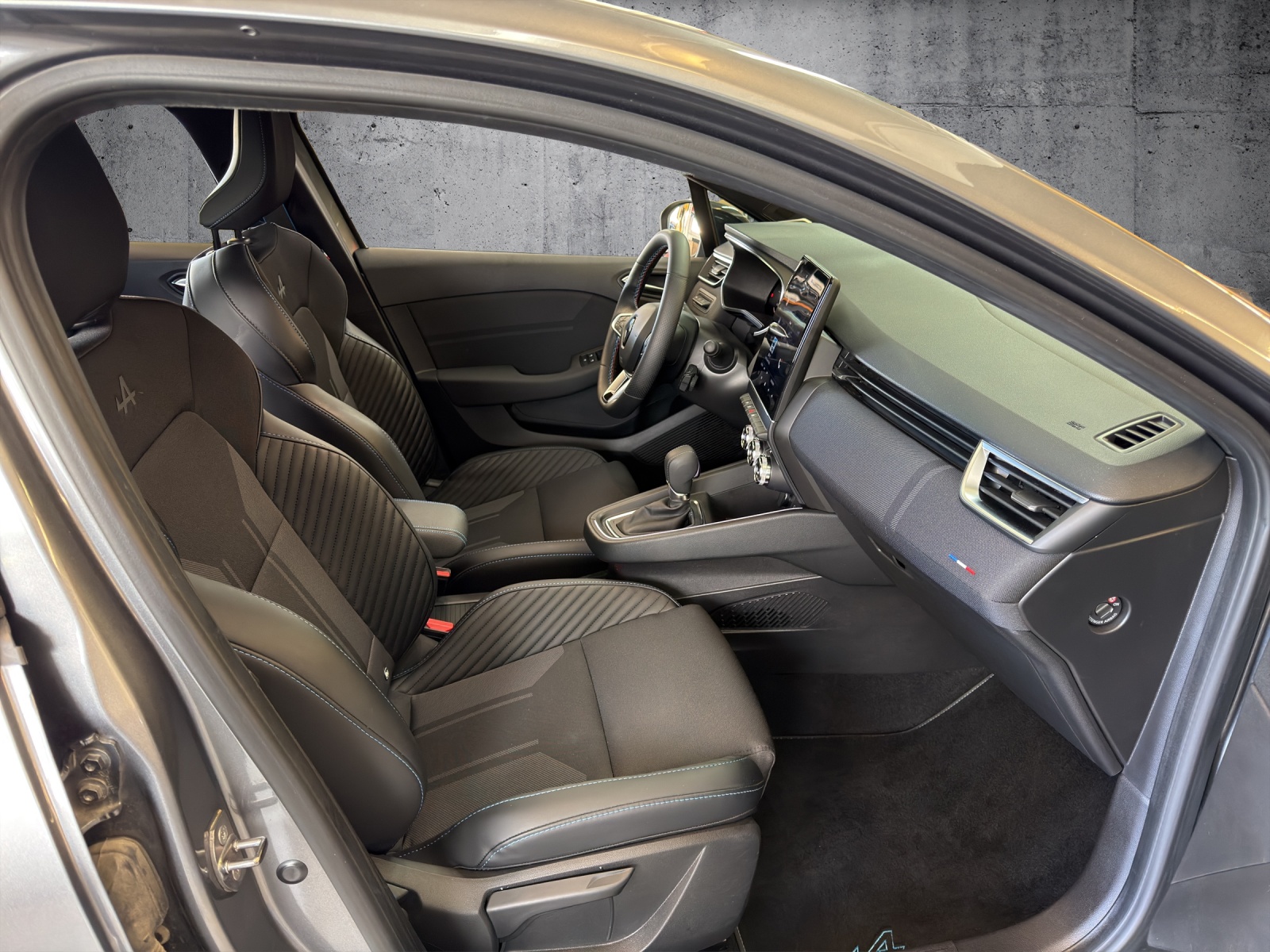 RENAULT Clio 1.6 E-Tech Esprit Alpine-image-23