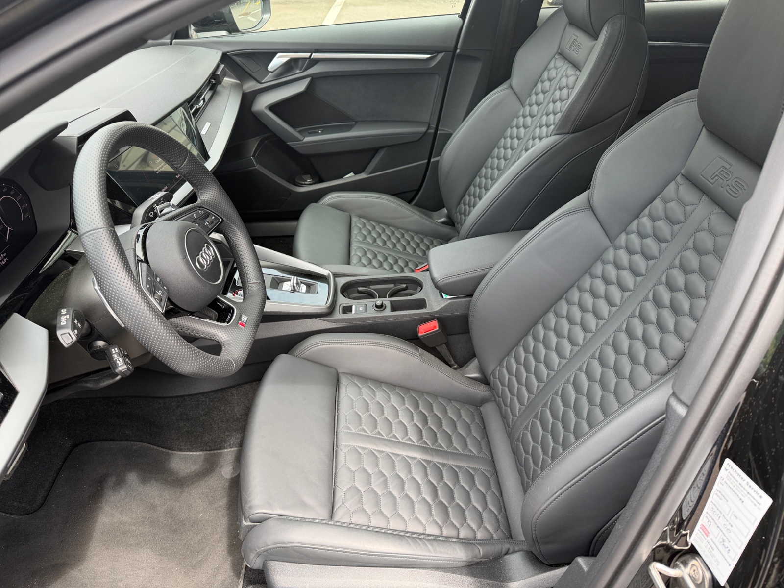 AUDI RS3 Sportback 2.5 TFSI quattro S-Tronic-image-8