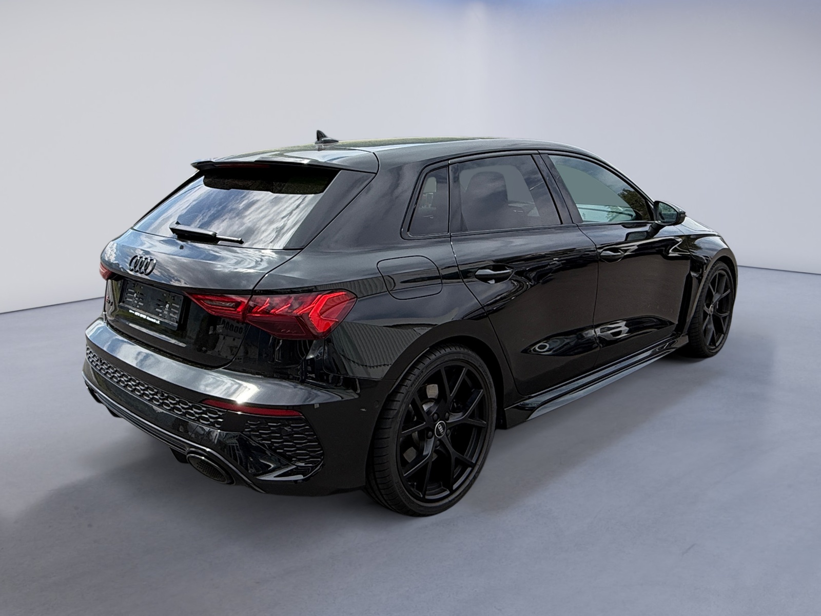 AUDI RS3 Sportback 2.5 TFSI quattro S-Tronic-image-4