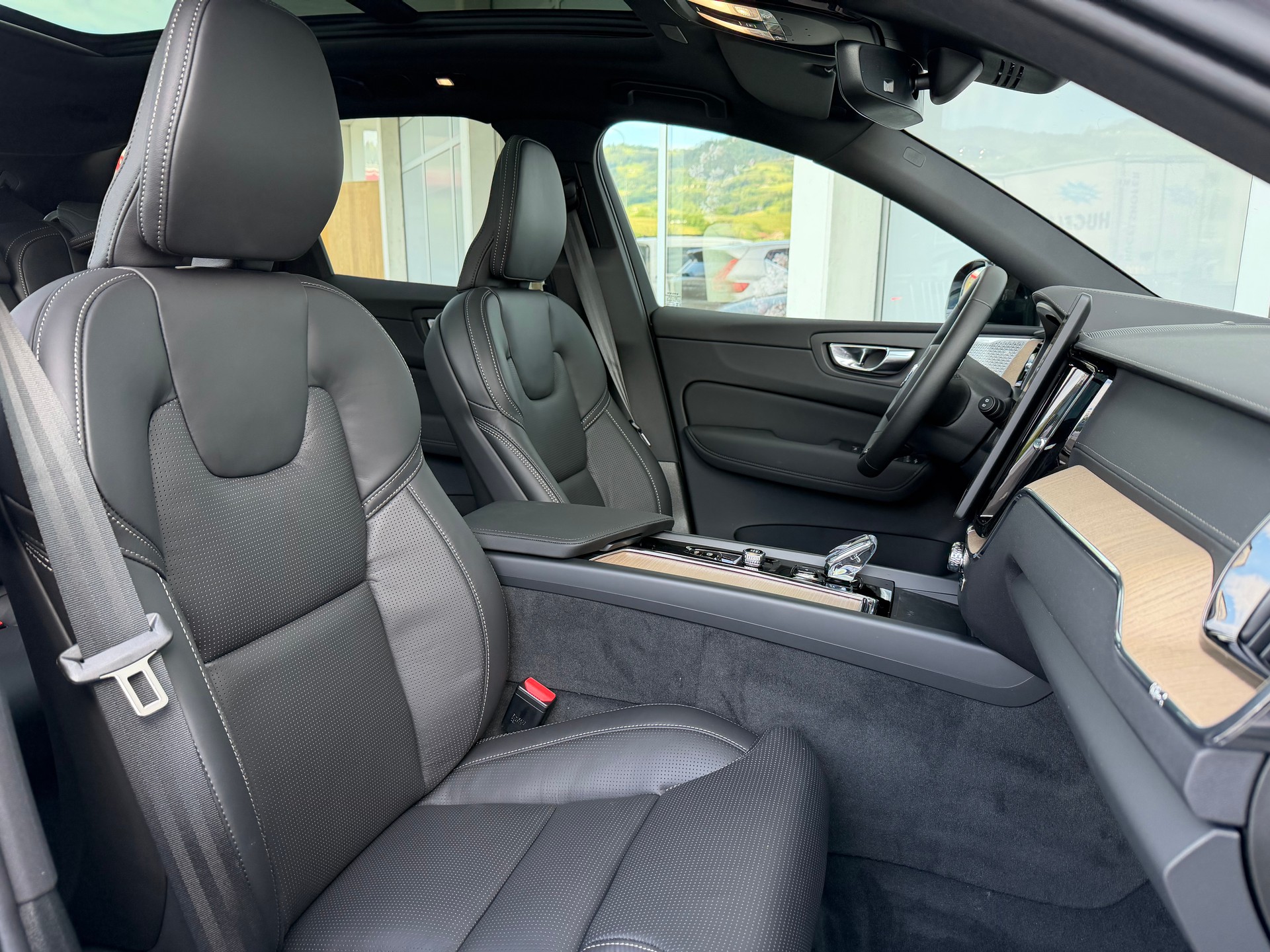 VOLVO XC60 T8 eAWD Ultra Dark Geartronic-showroom-element-3