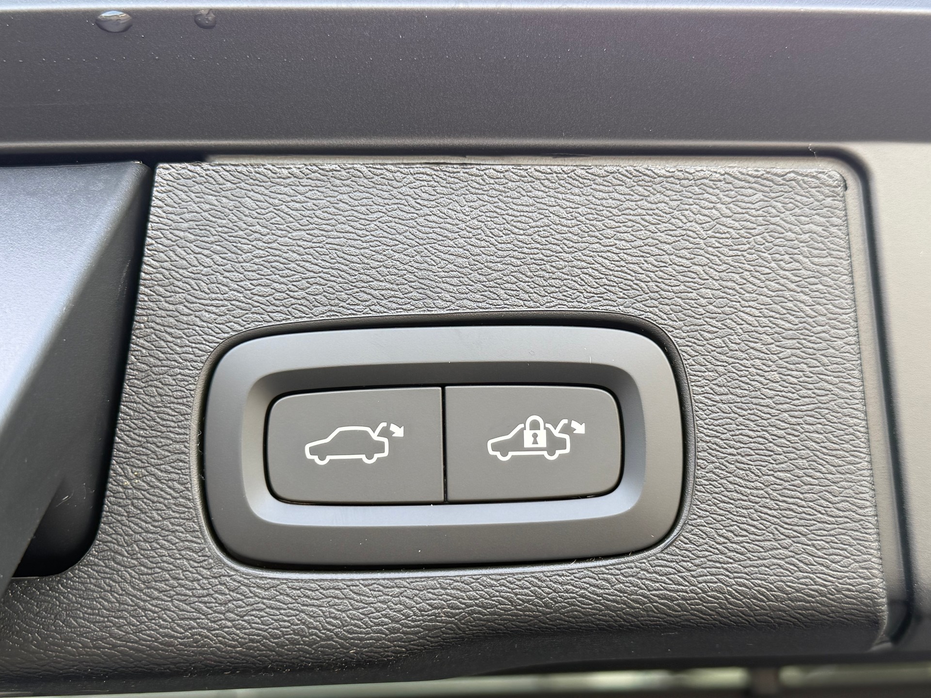 VOLVO XC60 T8 eAWD Ultra Dark Geartronic-image-26