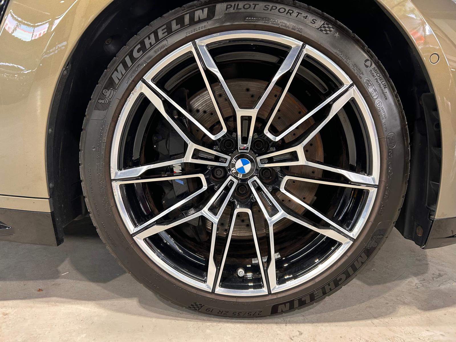 BMW M4 Competition xDrive Coupé Schalensitze SONDERLACKIERUNG-image-28