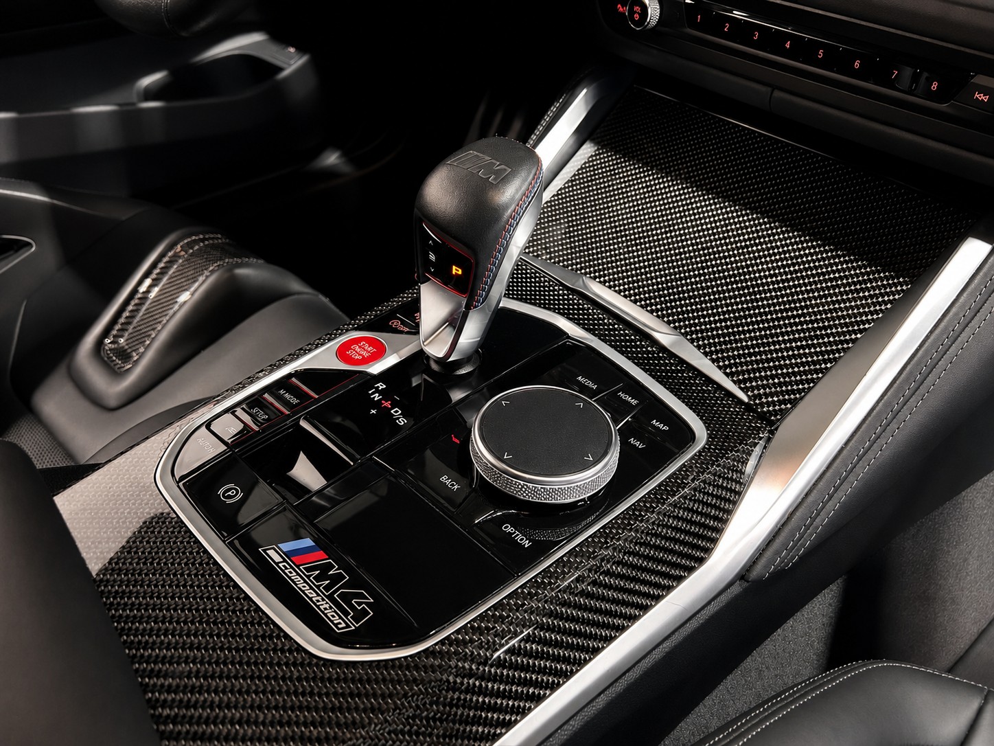 BMW M4 Competition xDrive Coupé Schalensitze SONDERLACKIERUNG-image-23