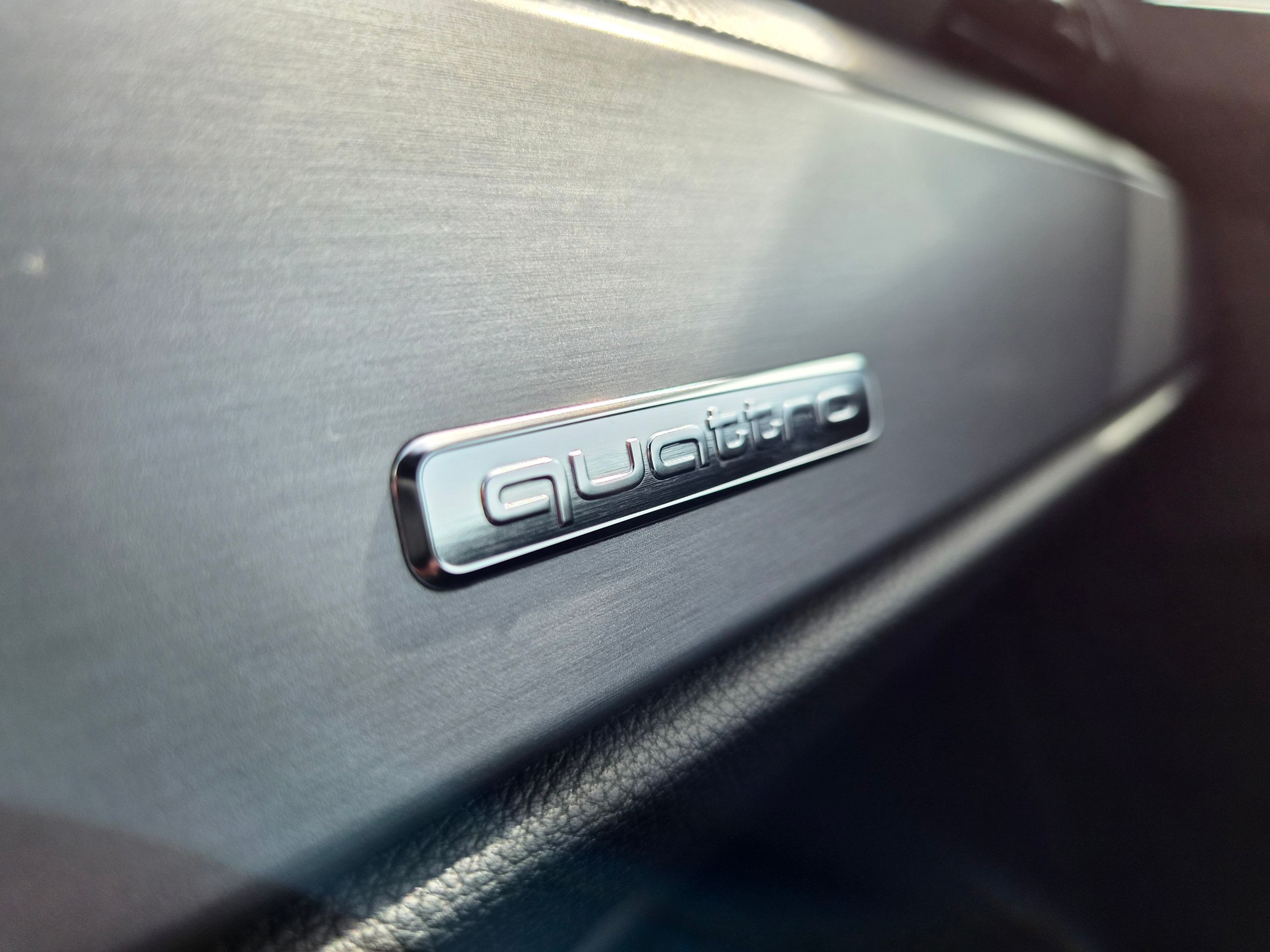 AUDI Q3 35 TDI S line Attraction quattro S-tronic S-Line-image-25