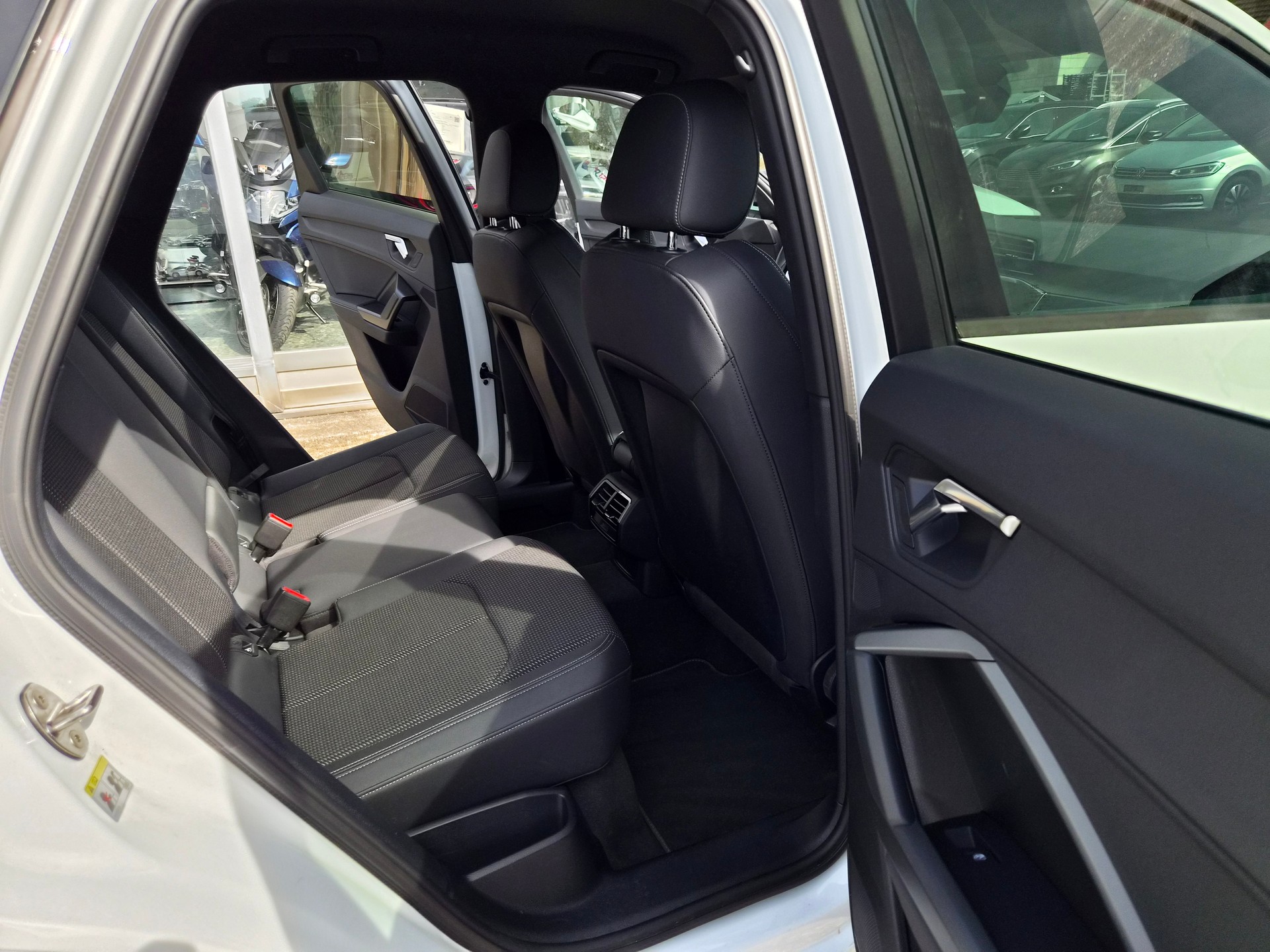 AUDI Q3 35 TDI S line Attraction quattro S-tronic S-Line-image-11