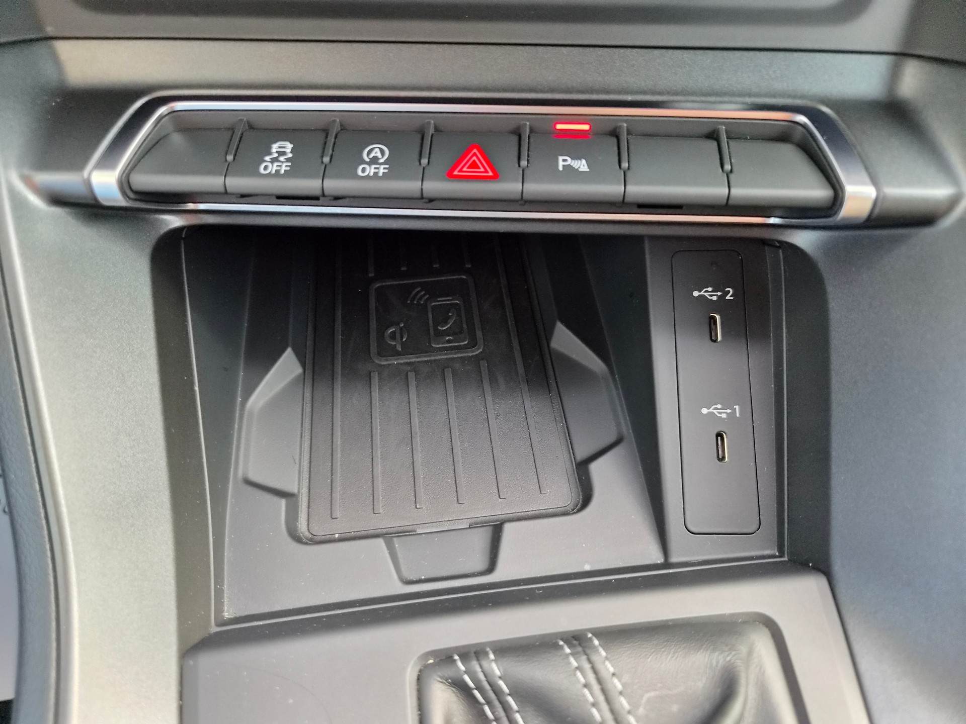 AUDI Q3 35 TDI S line Attraction quattro S-tronic S-Line-image-23
