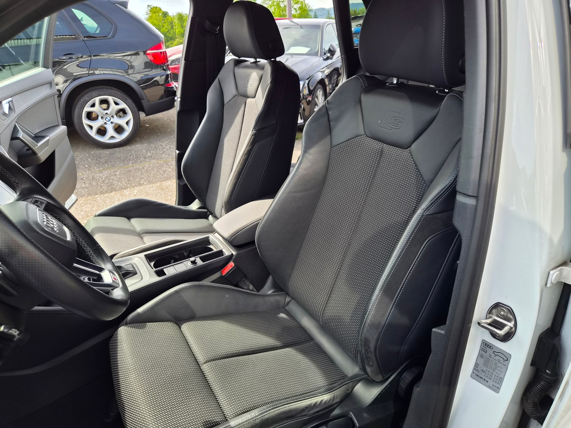 AUDI Q3 35 TDI S line Attraction quattro S-tronic S-Line-image-8