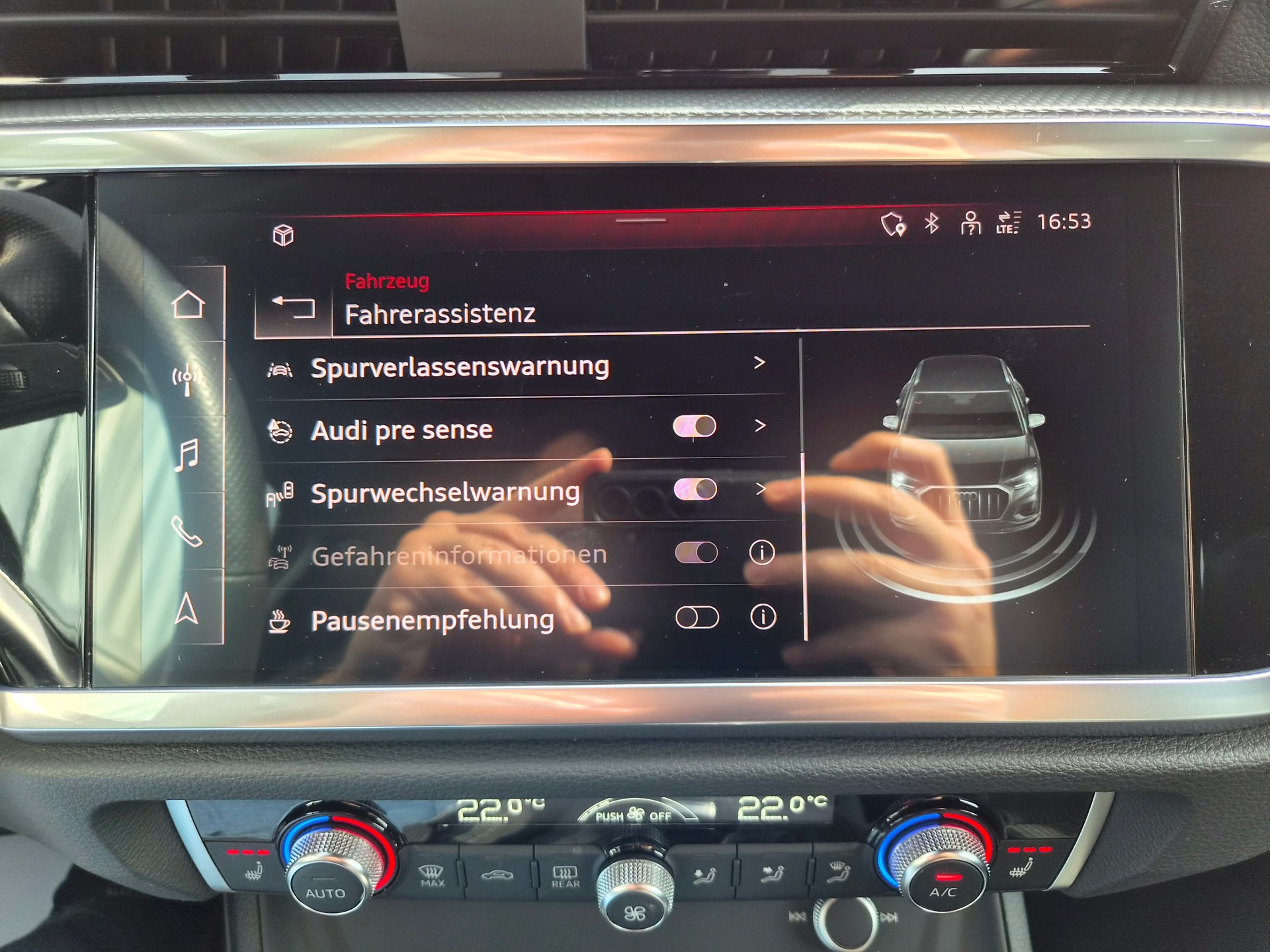 AUDI Q3 35 TDI S line Attraction quattro S-tronic S-Line-image-22