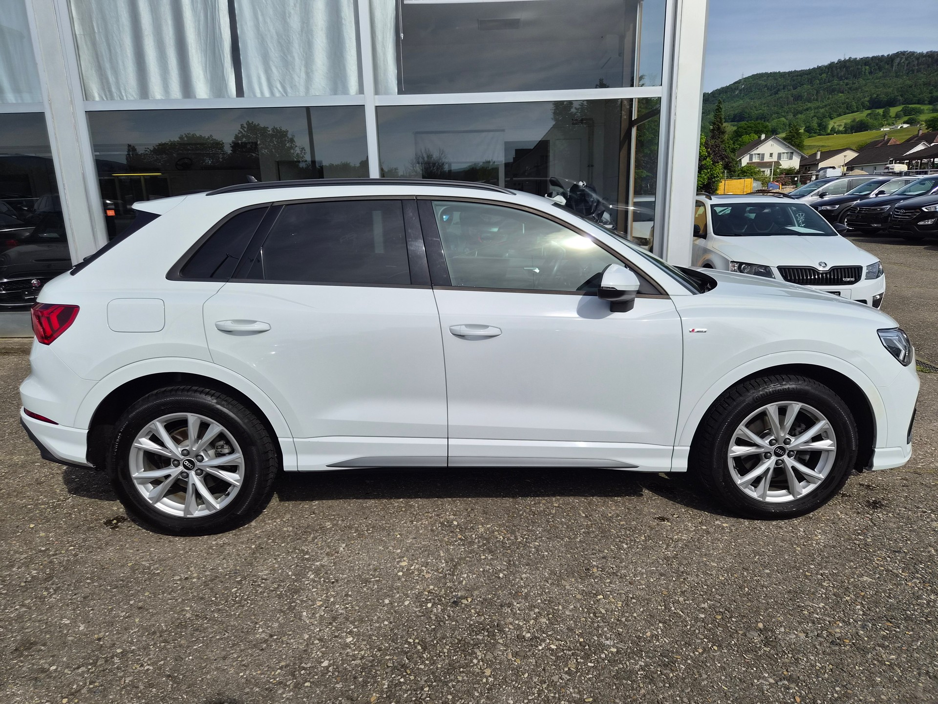 AUDI Q3 35 TDI S line Attraction quattro S-tronic S-Line-image-6