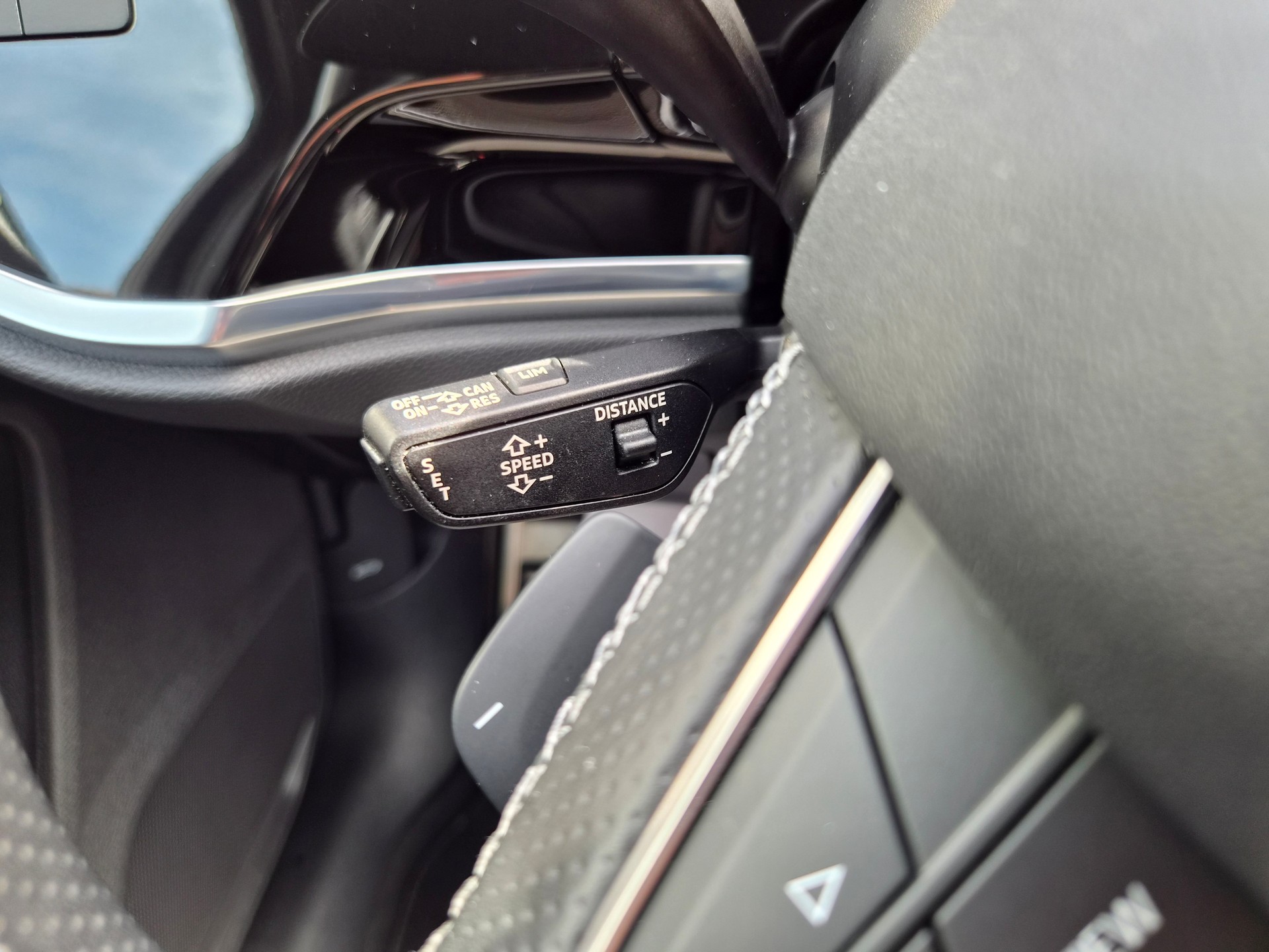 AUDI Q3 35 TDI S line Attraction quattro S-tronic S-Line-image-18
