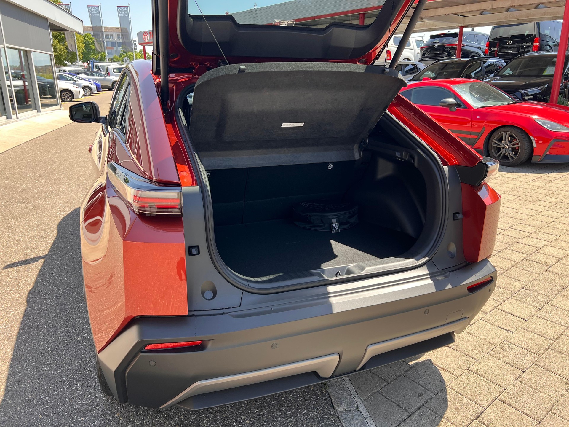 TOYOTA C-HR+ Style AWD-image-6