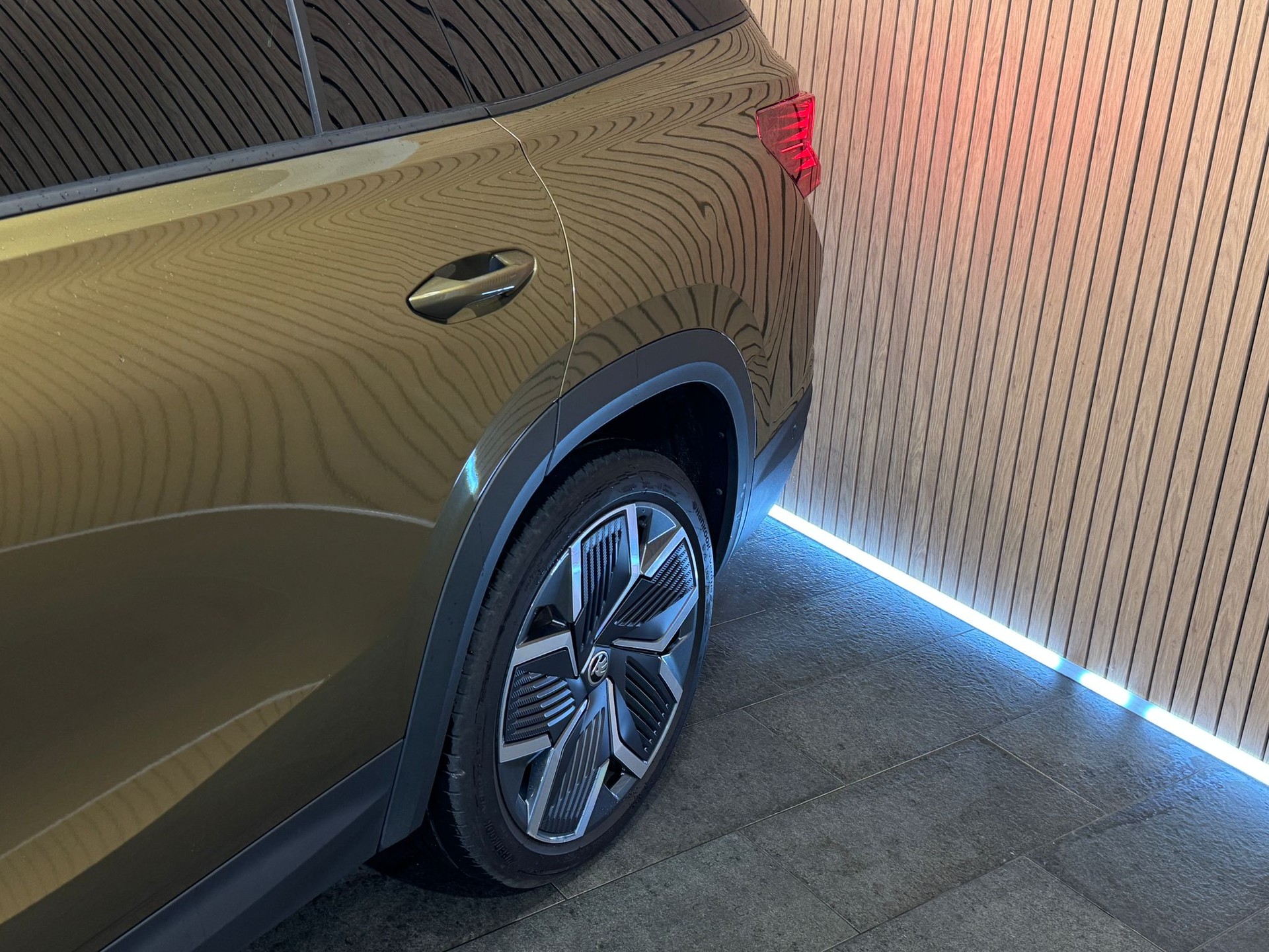 SKODA Kodiaq 1.5 TSI PHEV Selection *Vollleder Sitze*-showroom-element-3