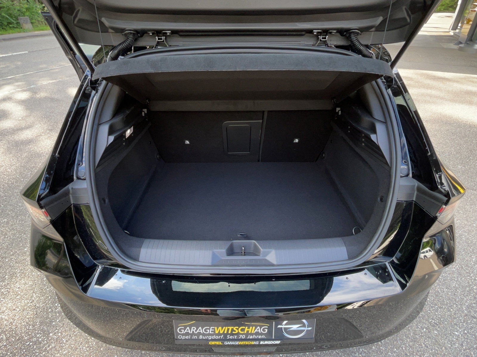 OPEL Astra L 1.6 Turbo PHEV Swiss Plus HYBRID-image-11