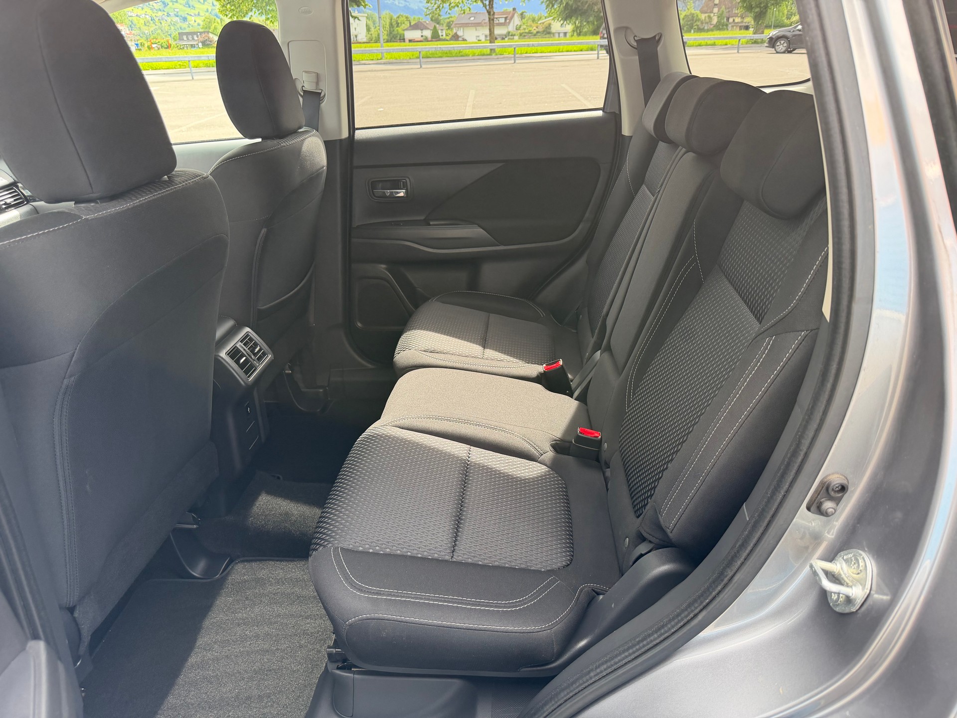 MITSUBISHI Outlander 2.0 Value 4WD CVT-image-5