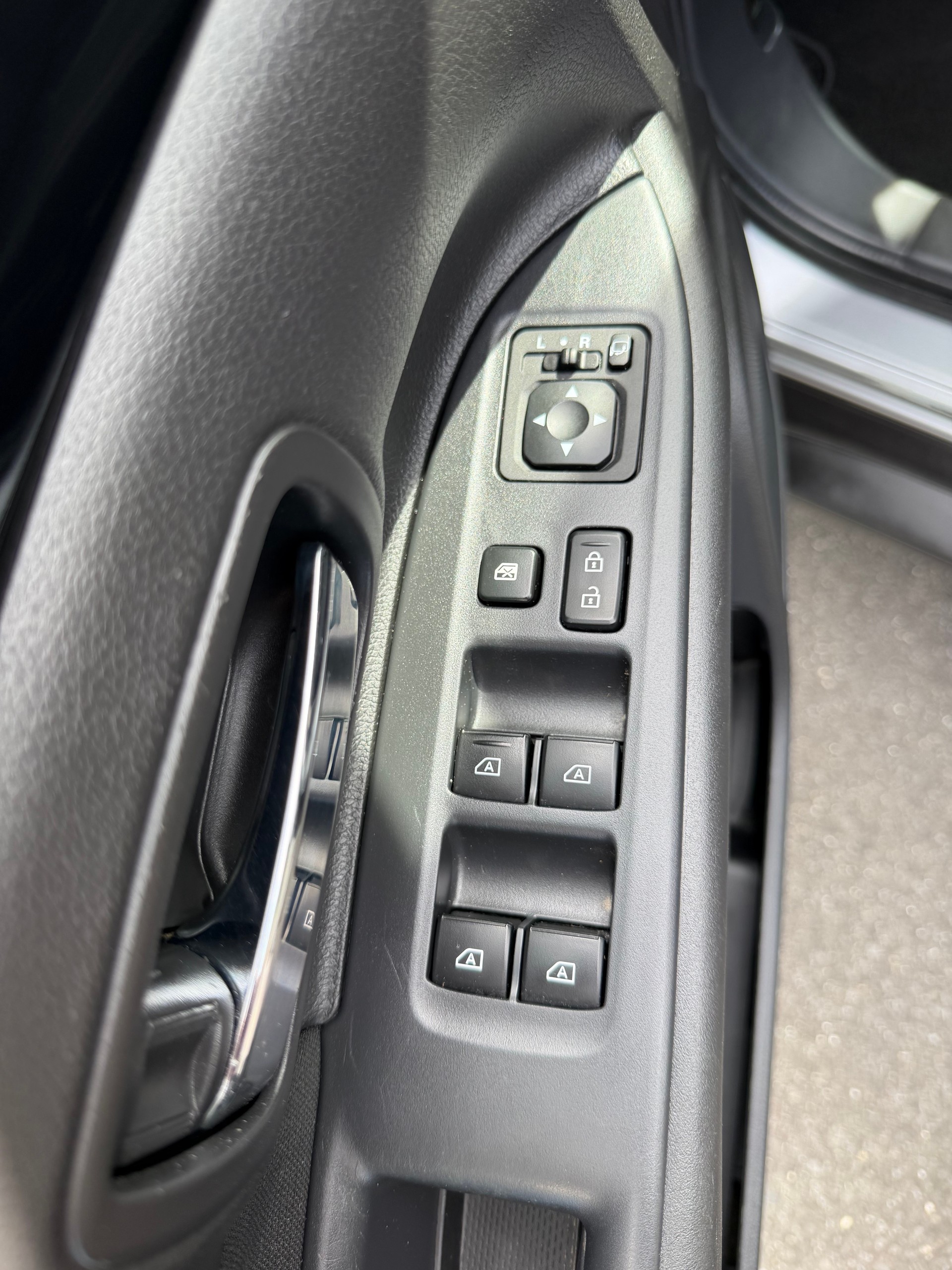 MITSUBISHI Outlander 2.0 Value 4WD CVT-image-9