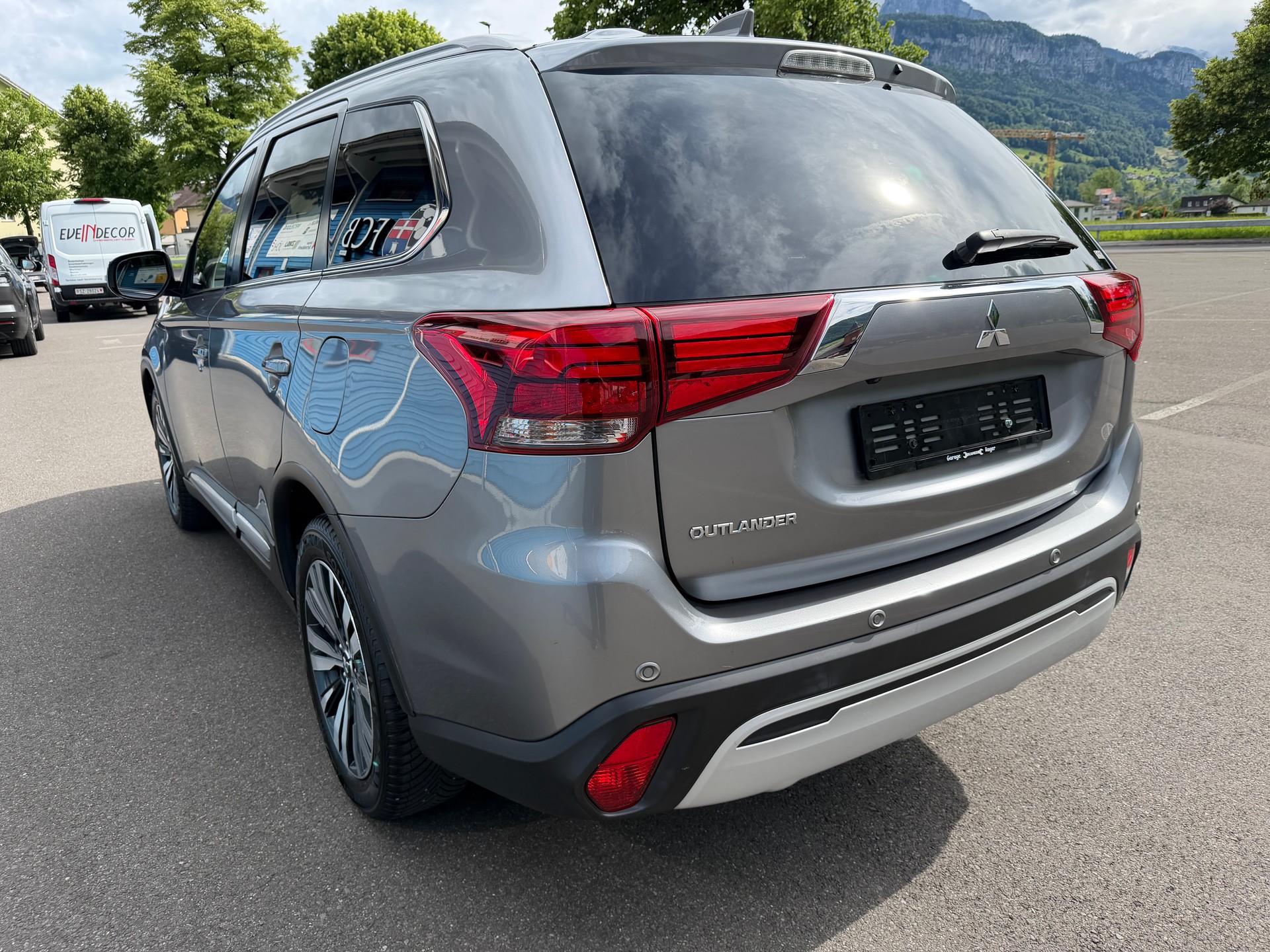 MITSUBISHI Outlander 2.0 Value 4WD CVT-showroom-element-3