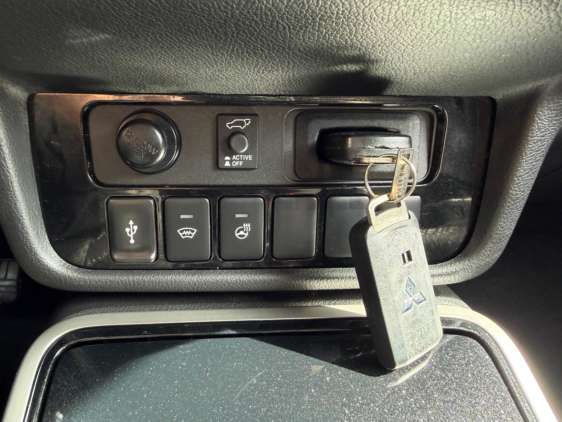 MITSUBISHI Outlander 2.0 Value 4WD CVT-image-14