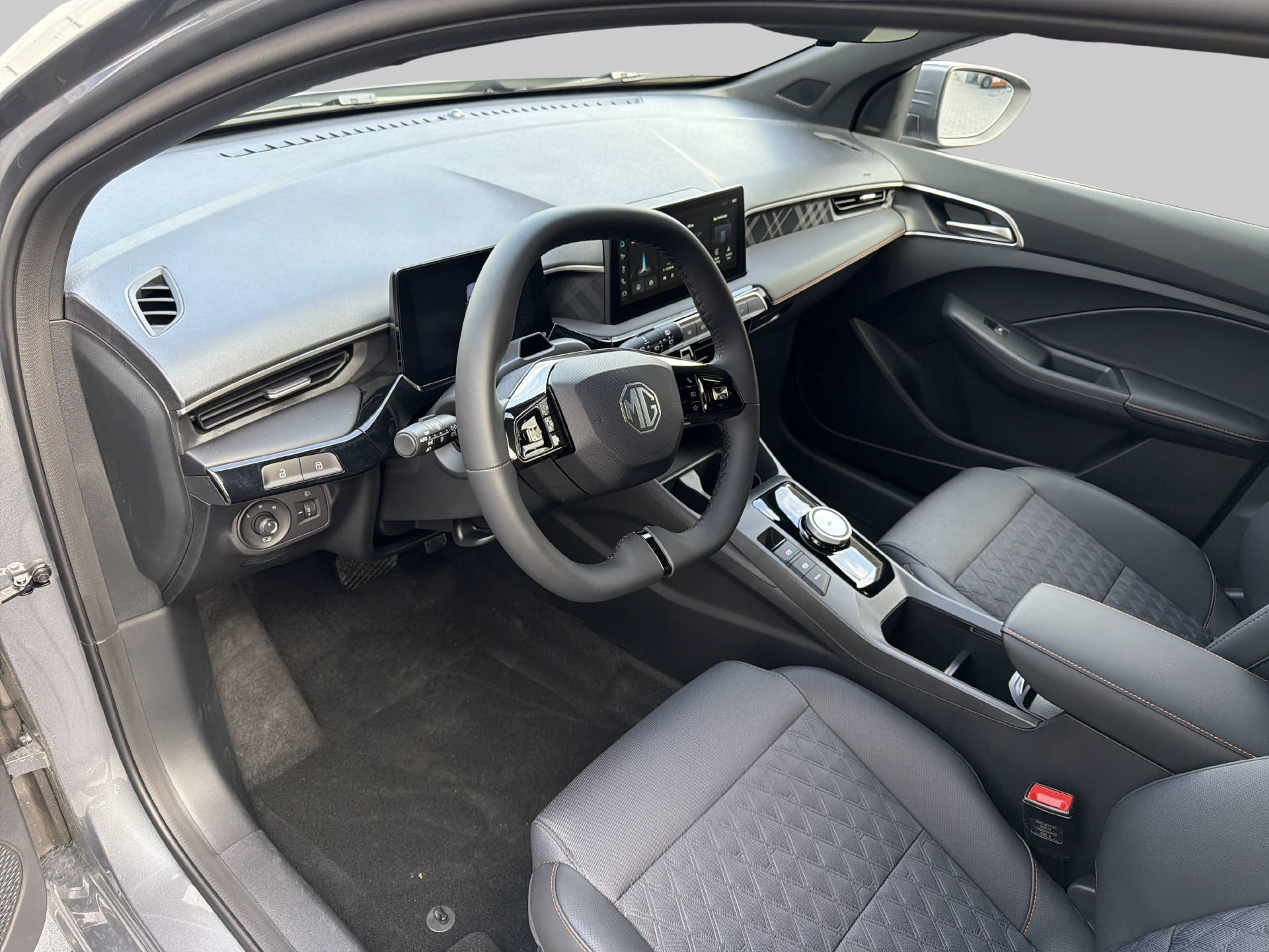 MG 3 1.5 Hybrid Luxury-image-5