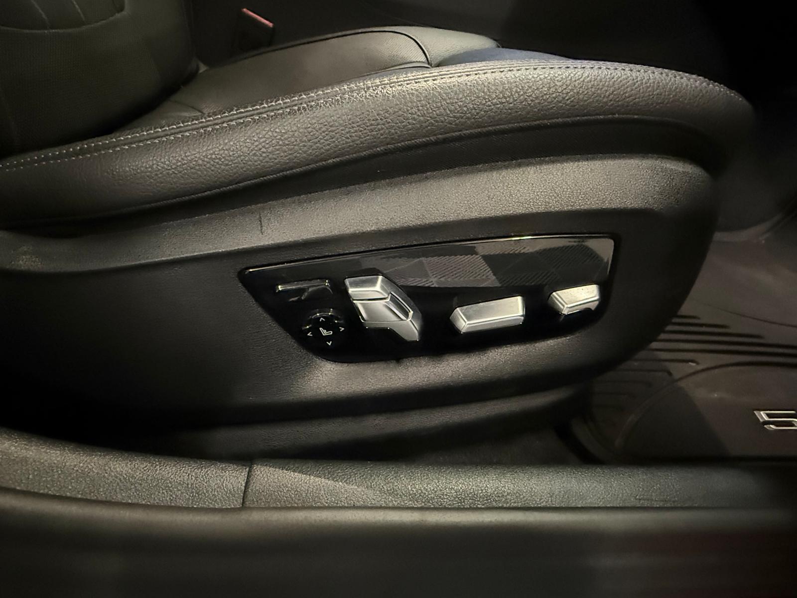 BMW 530d xDrive Touring Luxury Line Steptronic-image-24